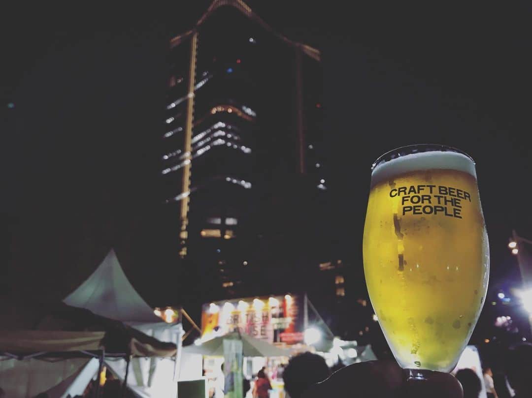 石川龍さんのインスタグラム写真 - (石川龍Instagram)「日比谷公園で開催中のヒビヤガーデン（Hi-BEER GARDEN）2019でひとりビール。美味しいビールは本当に正義。ミッドタウン日比谷を眺めながら美味いビールを飲んでいればひとりでも寂しくない（ちょっと寂しい）。全部のお店で飲み比べたいけど明日は早起きして大阪だから大人しく撤収します。。 #ヒビヤガーデン2019 #モアビール #ビール」8月31日 19時43分 - slow_night