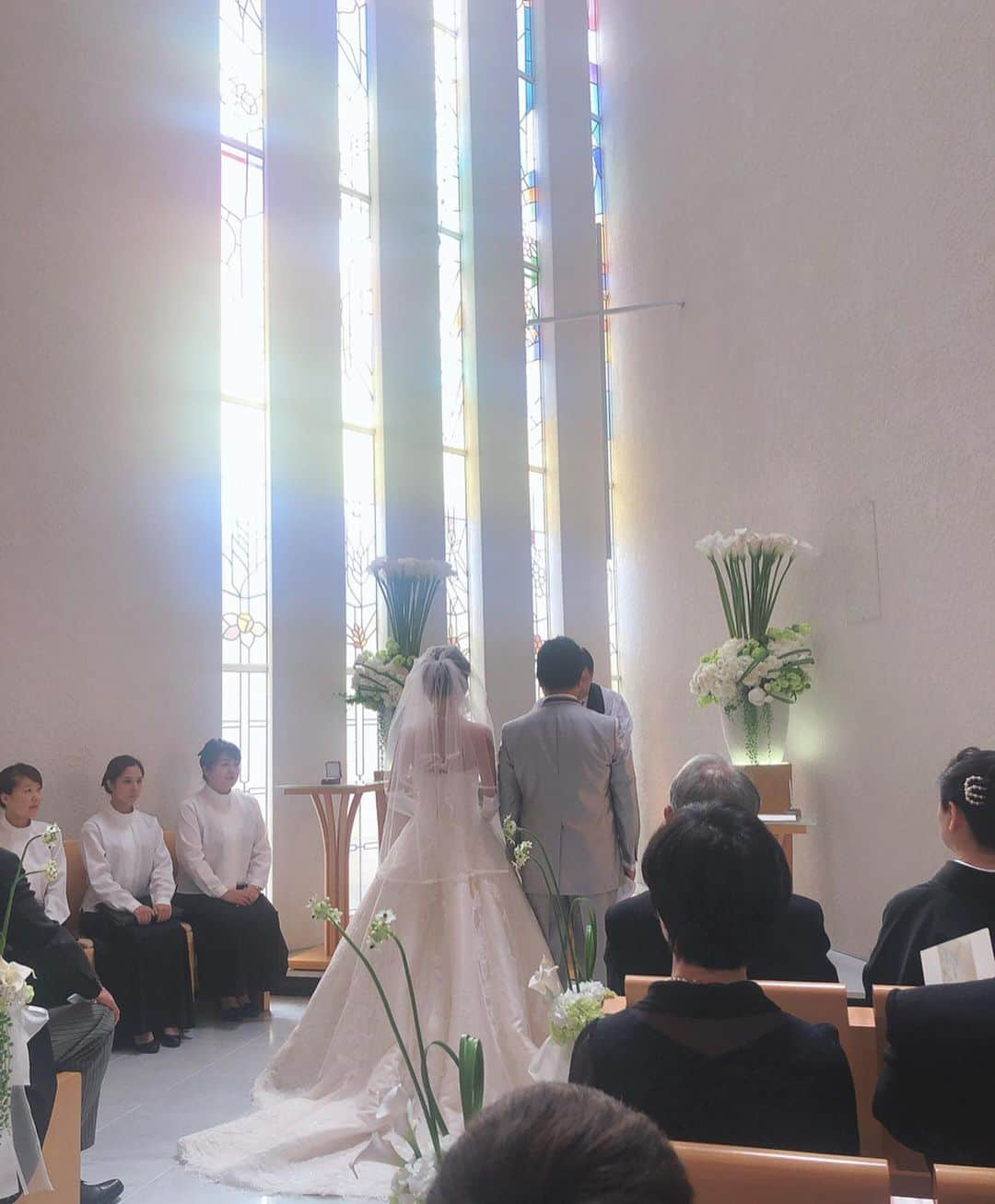 彩希エリナさんのインスタグラム写真 - (彩希エリナInstagram)「今日は大阪にて従兄弟の結婚式に参加💒✨パパパパーン🎉🎂🎈 #happywedding #happyweddingday #weddingparty #weddingpartydress #chapel #hiltonosaka #congrats #osaka #hotel #結婚式 #挙式 #チャペル #ウェディング #ヒルトン大阪 #めでたい #おめでとう #近いのキッスを #ヒュー #🤵 #👰 #💒 #💍」8月31日 19時41分 - erina_saiki