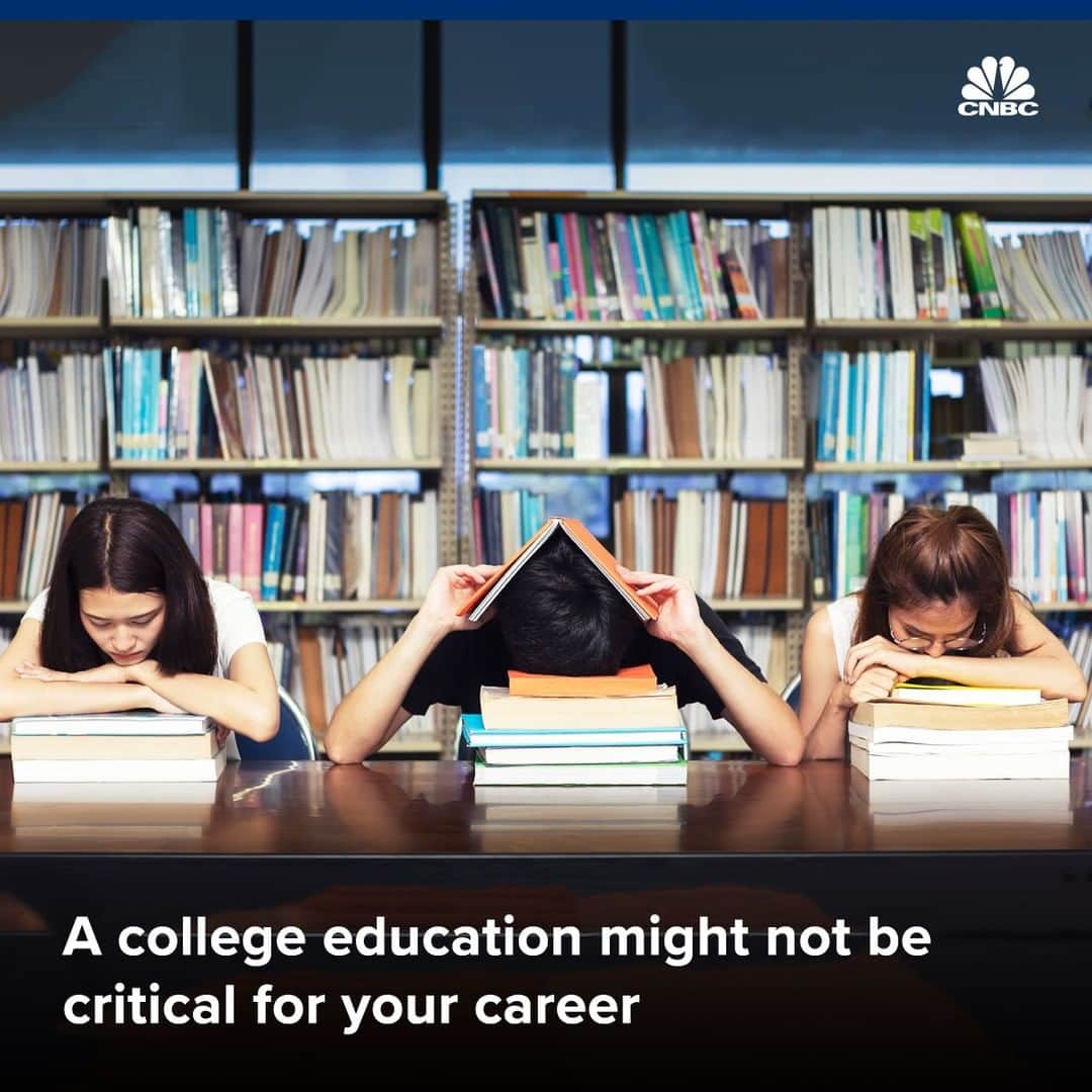 CNBCさんのインスタグラム写真 - (CNBCInstagram)「No college degree, no problem? 🎓🤷‍♂️⁠ ⁠ One education expert predicts that shifting career expectations and longer life expectancies are reducing the importance of a college education.⁠ ⁠ Because the career path you choose at 18-years-old could very likely not be the career you end up in, he said.⁠ ⁠ And the younger generation seems to agree: one poll found that 20% of young people do not think it is important to go to university.⁠ ⁠ “They don’t want to spend a fortune on higher education only to find it’s not relevant to their needs in the working world,” the expert said.⁠ ⁠ Do you think he’s right or wrong? Comment below!⁠ ⁠ To see why a degree may no longer be crucial, visit the link in bio. (With @CNBCMakeIt)」8月31日 19時45分 - cnbc
