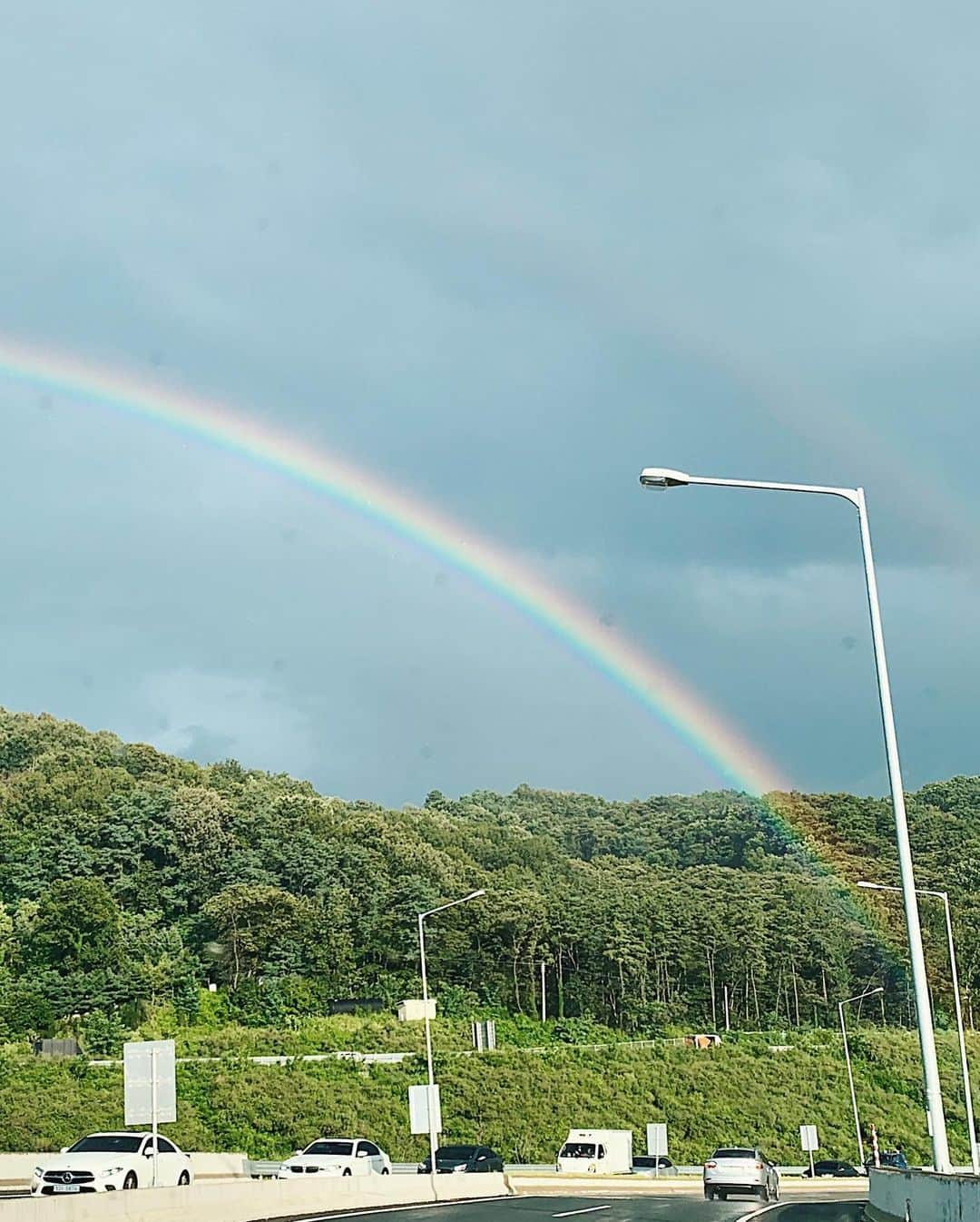 ハ・ソクジンさんのインスタグラム写真 - (ハ・ソクジンInstagram)「한눈판 새 여름 끝. #🌈🌈」8月31日 19時45分 - haseokjin