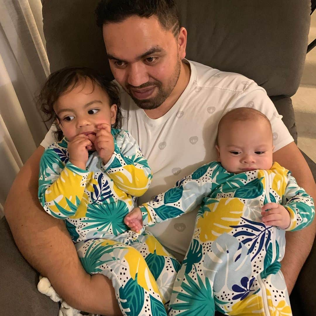 バレリー・アダムスさんのインスタグラム写真 - (バレリー・アダムスInstagram)「Happy Fathers Day to this guy. 💙 Kimoana and Kepaleli are so blessed to have such an awesome dad who lets them get away with pretty much everything🤦🏽‍♀️Thanks for all that you do for our little family🙌🏽We love you 💟」8月31日 19時45分 - valerieadams84