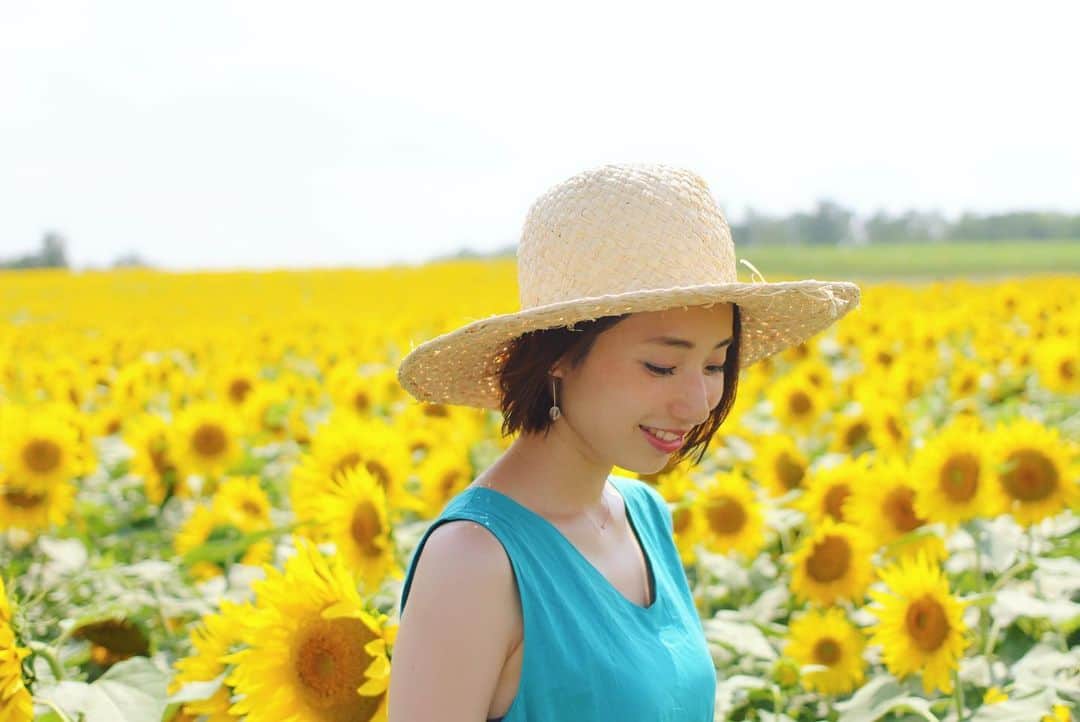 sayoko_betseyさんのインスタグラム写真 - (sayoko_betseyInstagram)「Good bye August🌻 . . 8月の終わりはきっと誰にとってもちょっぴり切ない（´-`）.｡oO . . 夏は来年もまたやってくるけど、2019年の夏はこの1度だけ。 思い起こせば楽しい事いっぱいできたかな🌻 . . 秋冬が大好きな私は、明日からもまたはりきって過ごします🐿 . . . #夏休みのワンピース 着倒しました♡  これが好評で秋冬バージョンも作って下さるそうね 楽しみ楽しみ😌 . #sunflower #hokkaido #hokkaidolikers #discoverhokkaido #北竜町 #ひまわりの里 #向日葵 #ややワイルド #週末野心 #北海道 #北海道旅行 #北海道に恋してる」8月31日 20時01分 - sayoko_betsey