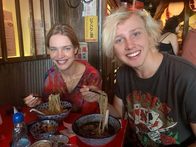 ナタリア・ヴォディアノヴァさんのインスタグラム写真 - (ナタリア・ヴォディアノヴァInstagram)「It’s a ramen-tic lunch date 🍜💕🍜 thank you for showing me the way to ramen heaven  @lucas_portman 🥰🙃」8月31日 20時05分 - natasupernova