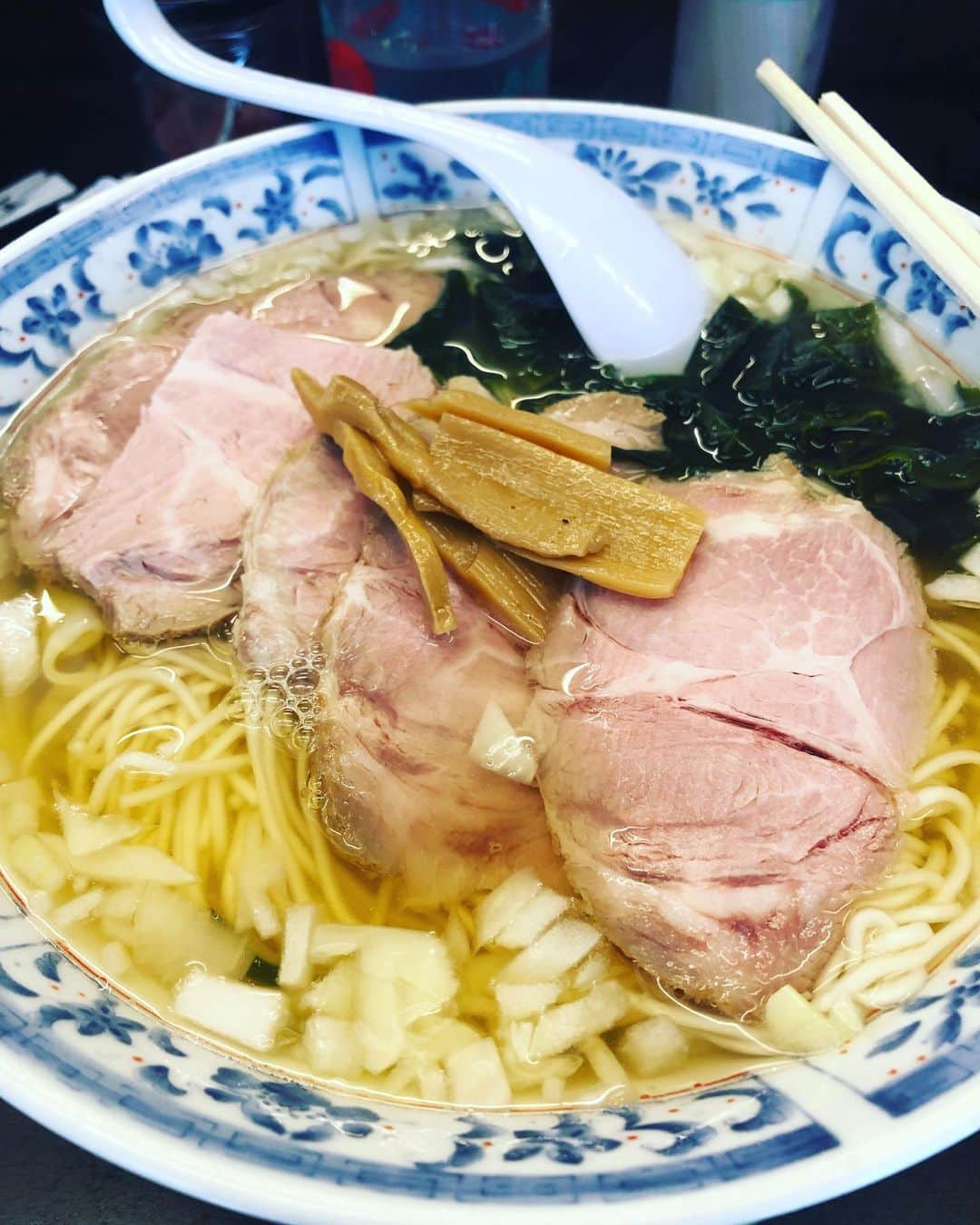 RED RICEさんのインスタグラム写真 - (RED RICEInstagram)「昨日は小田原へ行って来たよ〜😎👍 #redrice #湘南乃風  #小田原さかなセンター #浜焼き #めっちゃ美味い  #江ノ島でめっちゃ並んでるたこせん #これもめっちゃ美味い #ルミナくんのジム #その隣のバーで一杯 #fhpnana #今日はこのダンス‼️ #そして今日のランチ #平塚ソウルフード  #花水ラオシャン  #くせになる」8月31日 20時17分 - redrice134