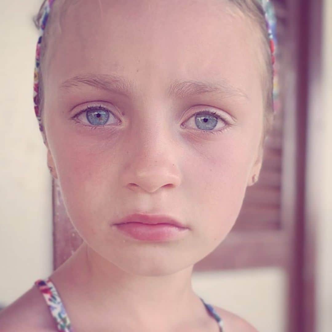 ミケーレ・カンポレーゼのインスタグラム：「🌸 il mio fiore 🌸 #love#Bebe#Family#occhiblu#malinconica#amoreincondizionato」