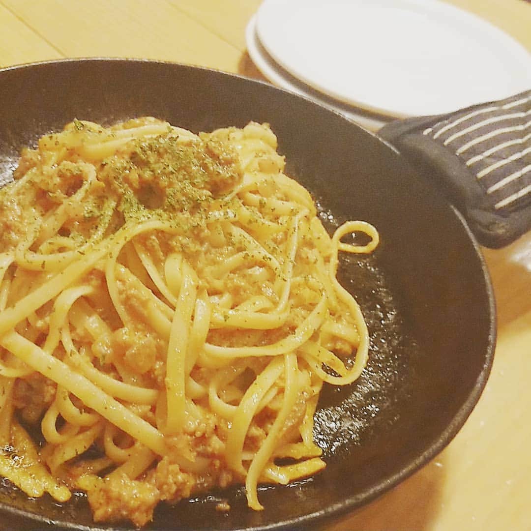 のインスタグラム：「・ 秋葉原でご飯！ おいしかったぁ💕 ・ ご馳走さまです🙇‍♀️💕 ・ 地元は、 今年最後の夏祭りで 大にぎわい🙃 ・ 未成年ゆえ、遊ばずに、 はやめに帰るます(*｀･ω･)ゞ ・ 楽しかったなぁ✨ ・ #秋葉原  #野菜の日 #タピオカ #キャッサバ #野菜 #ヘルシー  #ダイエット #じゃなくて #デブエット #なう  #お肉屋さんの #ミートパスタ #おいしかった  #今年最後の #夏祭り  #プロレス #rhythm #pw_jto」