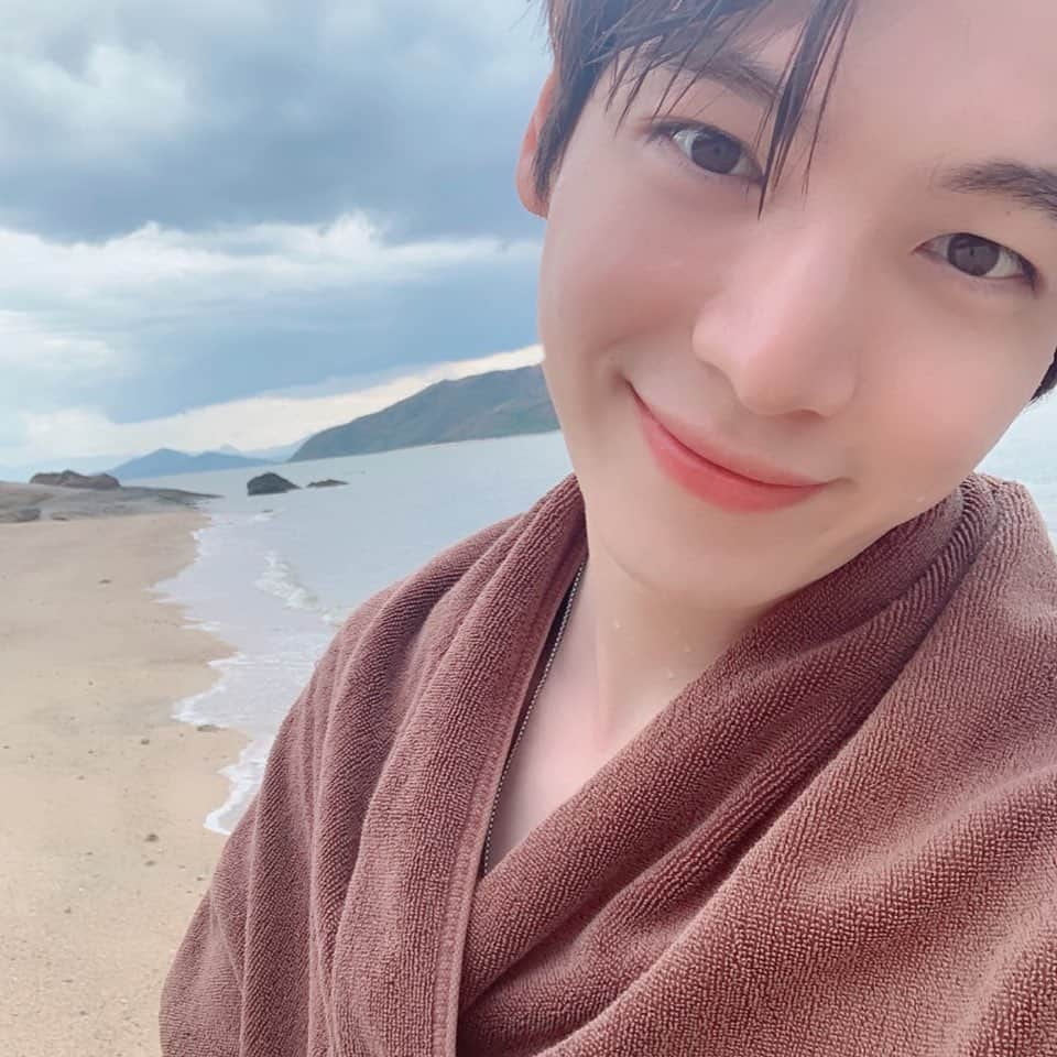 IN2ITさんのインスタグラム写真 - (IN2ITInstagram)「앨범정리~~🏖 ㅤㅤ #인투잇 #인투유 #현욱 #사진 #정리중 #IN2IT #Hyunuk #IloveU #ImissU #In2U」8月31日 20時15分 - official_in2it