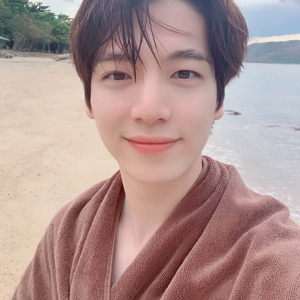 IN2ITさんのインスタグラム写真 - (IN2ITInstagram)「앨범정리~~🏖 ㅤㅤ #인투잇 #인투유 #현욱 #사진 #정리중 #IN2IT #Hyunuk #IloveU #ImissU #In2U」8月31日 20時15分 - official_in2it