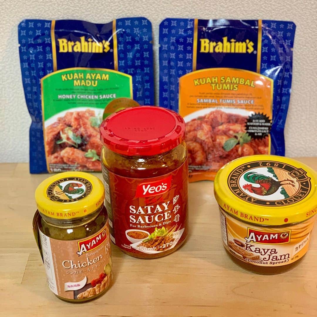 maki ogawaさんのインスタグラム写真 - (maki ogawaInstagram)「I went to ’Malaysia Fair’ at Yokohama. I had never tried Malaysian cuisine before, but now really liked it 😋😋😋 #象の鼻テラス の 🇲🇾#マレーシアご飯祭り ﻿ に行ってきました💕💕 ﻿ ﻿ 肉骨茶(パクテー) ﻿ ココナッツロティ﻿ ナシレマッ﻿ サテ﻿ オタオタ﻿ ナシゴレン﻿ ﻿ をいただきました😋😋 ﻿ ﻿ これまでマレーシア料理を食べたことがなかったので、最初はピンとこなかったのですが、﻿ 非常に食べやすいですね。﻿ ﻿ マレーシアはマレー系、中華系、﻿ インド系からなる多民族国家のため、﻿ それぞれの民族の食文化と、﻿ それらが融合した独自の食文化もあり、マレーシアはグルメ天国だそうですよ。(知らなかった!!) ﻿ ﻿ また調味料もたくさん買ってしまったわー😅😅 ﻿ ﻿ とりあえず明日の朝ごはんはカヤトースト❤️❤️﻿ ﻿ マレーシアにも行きたくなってしまった🤣﻿ バンコクからマレー半島下って行ってみたい💕💕」8月31日 20時16分 - cuteobento