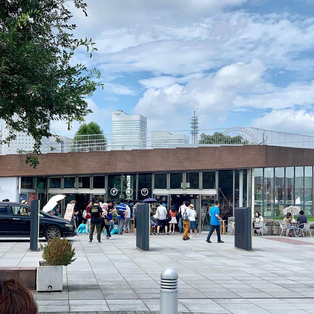 maki ogawaさんのインスタグラム写真 - (maki ogawaInstagram)「I went to ’Malaysia Fair’ at Yokohama. I had never tried Malaysian cuisine before, but now really liked it 😋😋😋 #象の鼻テラス の 🇲🇾#マレーシアご飯祭り ﻿ に行ってきました💕💕 ﻿ ﻿ 肉骨茶(パクテー) ﻿ ココナッツロティ﻿ ナシレマッ﻿ サテ﻿ オタオタ﻿ ナシゴレン﻿ ﻿ をいただきました😋😋 ﻿ ﻿ これまでマレーシア料理を食べたことがなかったので、最初はピンとこなかったのですが、﻿ 非常に食べやすいですね。﻿ ﻿ マレーシアはマレー系、中華系、﻿ インド系からなる多民族国家のため、﻿ それぞれの民族の食文化と、﻿ それらが融合した独自の食文化もあり、マレーシアはグルメ天国だそうですよ。(知らなかった!!) ﻿ ﻿ また調味料もたくさん買ってしまったわー😅😅 ﻿ ﻿ とりあえず明日の朝ごはんはカヤトースト❤️❤️﻿ ﻿ マレーシアにも行きたくなってしまった🤣﻿ バンコクからマレー半島下って行ってみたい💕💕」8月31日 20時16分 - cuteobento
