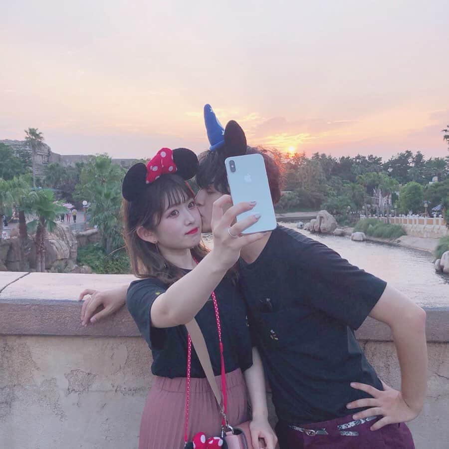 青木菜花のインスタグラム：「.﻿ .﻿ ふぉとばいななちゃん😙﻿ お気に入り🌟🌟﻿ .﻿ . #なのかじ #じじばば #ディズニー #ディズニーシー #ディズニーコーデ #ミキミニコーデ #ミッキー #ミニー #tシャツ #お揃いコーデ #disneysea #夢の国 #instalike #instagood #l4l」