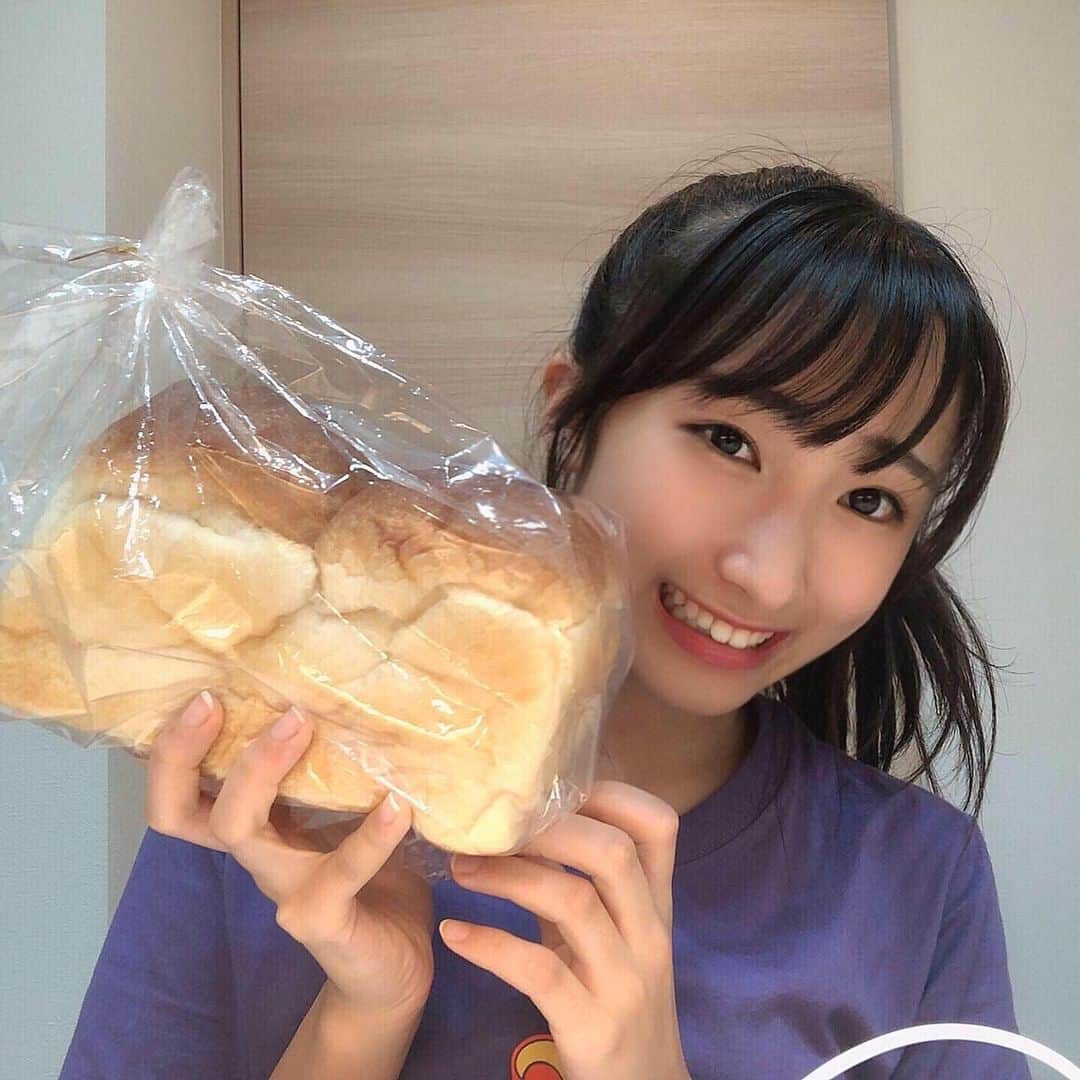 塚本颯来さんのインスタグラム写真 - (塚本颯来Instagram)「🍞﻿ ﻿ ﻿ 小麦粉100に対して水分も100含まれているPAN！﻿ ﻿ ﻿ パンを食べてるんるんな朝でした ☁️﻿ ﻿ ﻿ ﻿ ギュって握ったら一口で食べれそうなくらい﻿ ふわふわで美味しかった〜！！🤤﻿ ﻿ ﻿ ハラタツ顔面の写真投稿 📷💭﻿ 失礼致しましました 🍽﻿ ﻿ ﻿ ﻿ #100onehundred#onehundred#bread#sora#soragaichiban﻿ #英語使うのやっぱりカッコいい#英語だと何でも言える🌟」8月31日 20時37分 - sora_tsukamoto_official