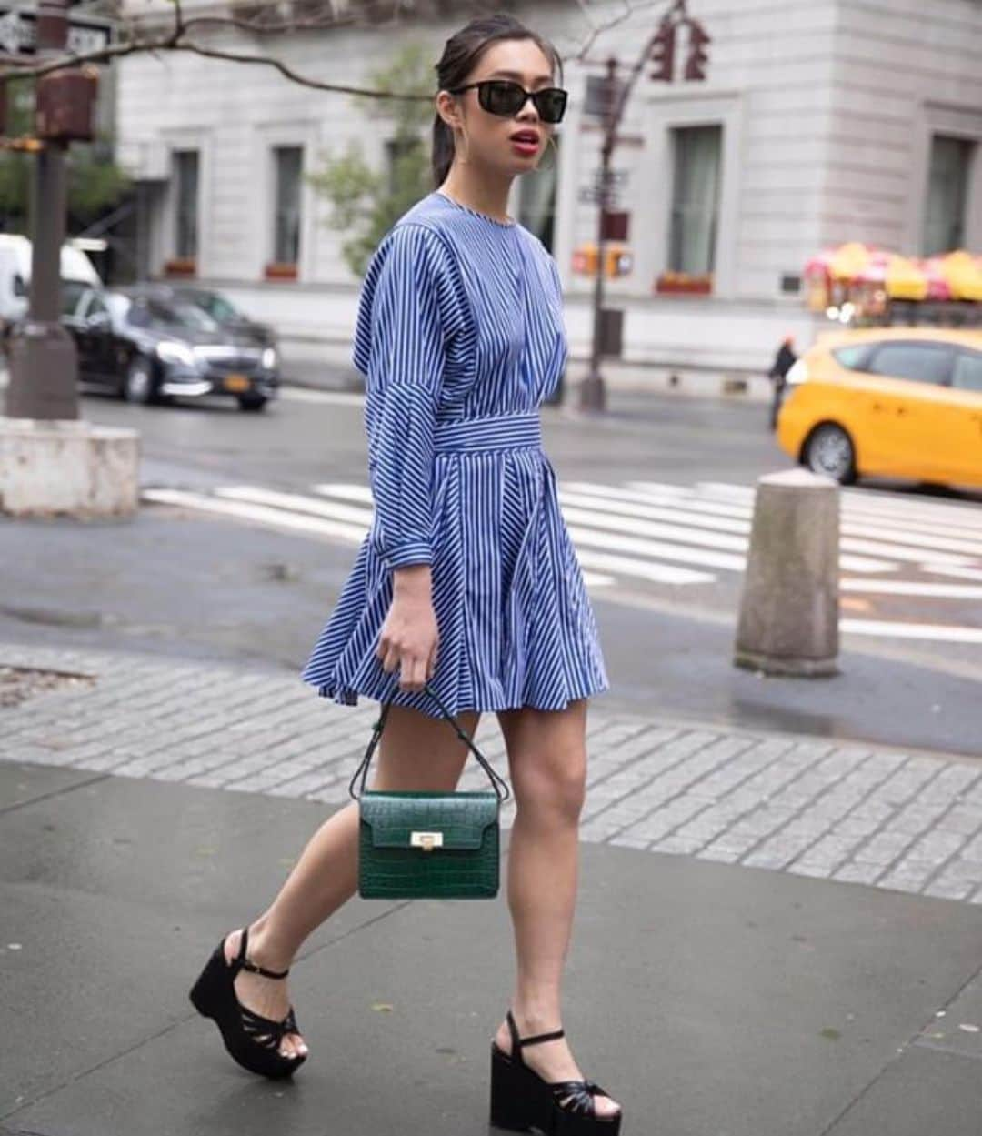 デレクラムさんのインスタグラム写真 - (デレクラムInstagram)「Looking for a great transitional dress? We got you.  @misodam wearing #dereklam #10crosby #pf19 dress out and about in NYC. @barneysny」8月31日 20時40分 - dereklam