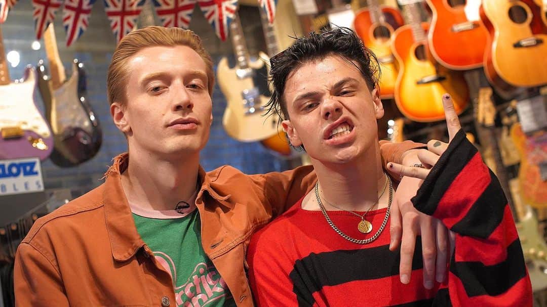 BBC Radioさんのインスタグラム写真 - (BBC RadioInstagram)「“That’s our festival. That’s where we were. It’s the epitome of British youth culture.” Watch @yungblud tell @jackxsaunders about his journey from working in a guitar shop back home to playing the main stage at @officialrandl 🖤 Search: Yungblud & Foo Fighters: Road to Reading and Leeds on BBC iPlayer or YouTube now.」8月31日 20時42分 - bbcradio1