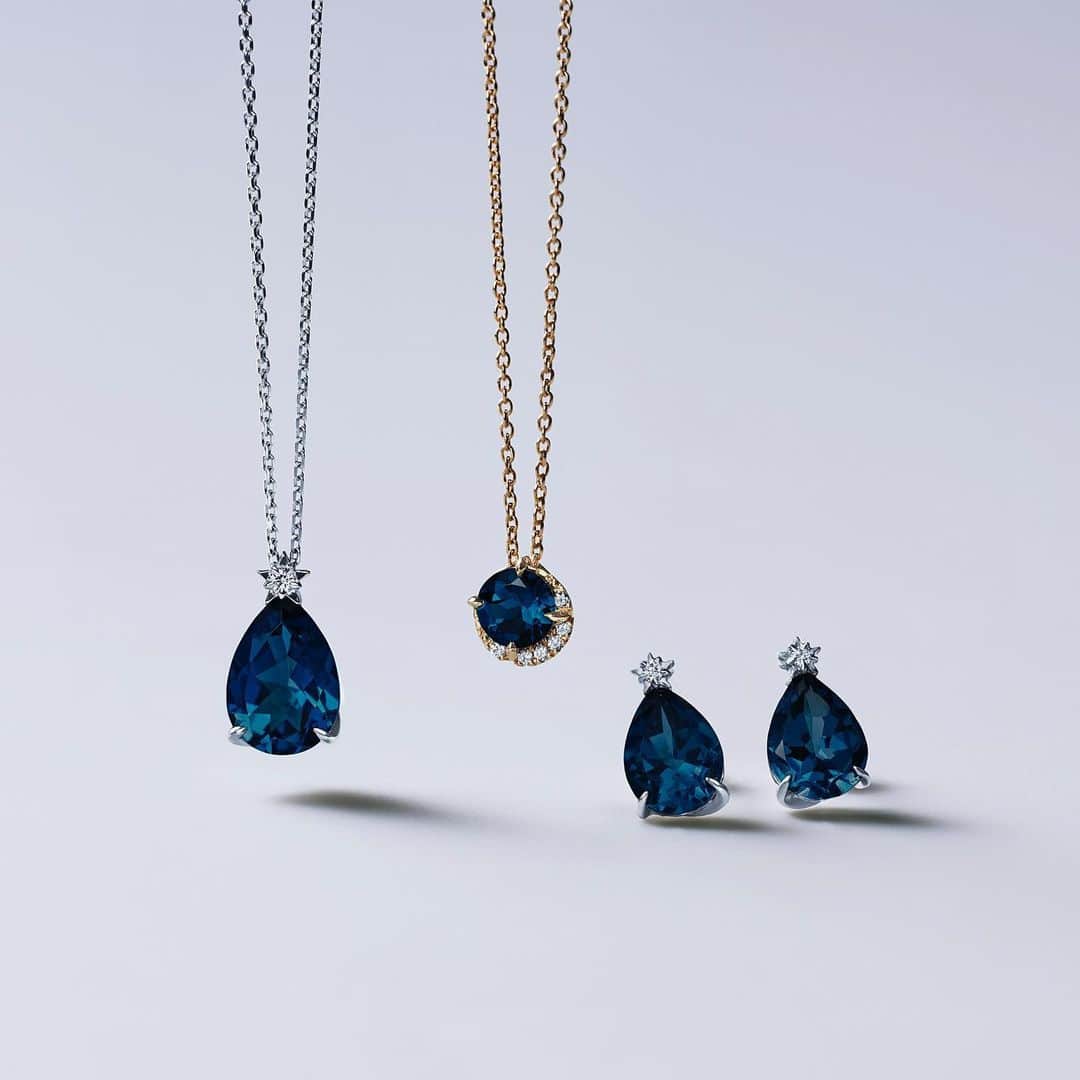 starjewelry_pressさんのインスタグラム写真 - (starjewelry_pressInstagram)「【LONDON BLUE TOPAZ】 深海のようなディープブルーの輝きに酔いしれて。  #starjewelry #スタージュエリー #necklace #ネックレス #pierce #ピアス #diamond #ダイヤモンド #bluetopaz #topaz  #jewelry #colorstone  #autumn #秋」8月31日 20時56分 - starjewelry_press