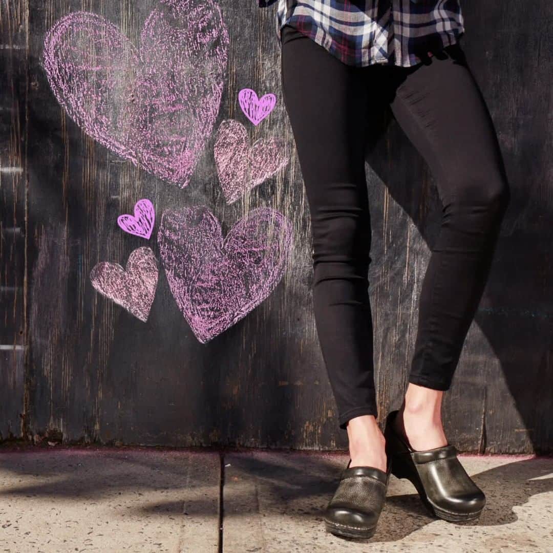 ダンスコのインスタグラム：「We ❤️ the new Professional! Shop now at the link in the bio. . . . #dansko #instalove #clogs #shoes #danskos #justyourfavorites #instagood #danskostyle #comfort #newshoes」
