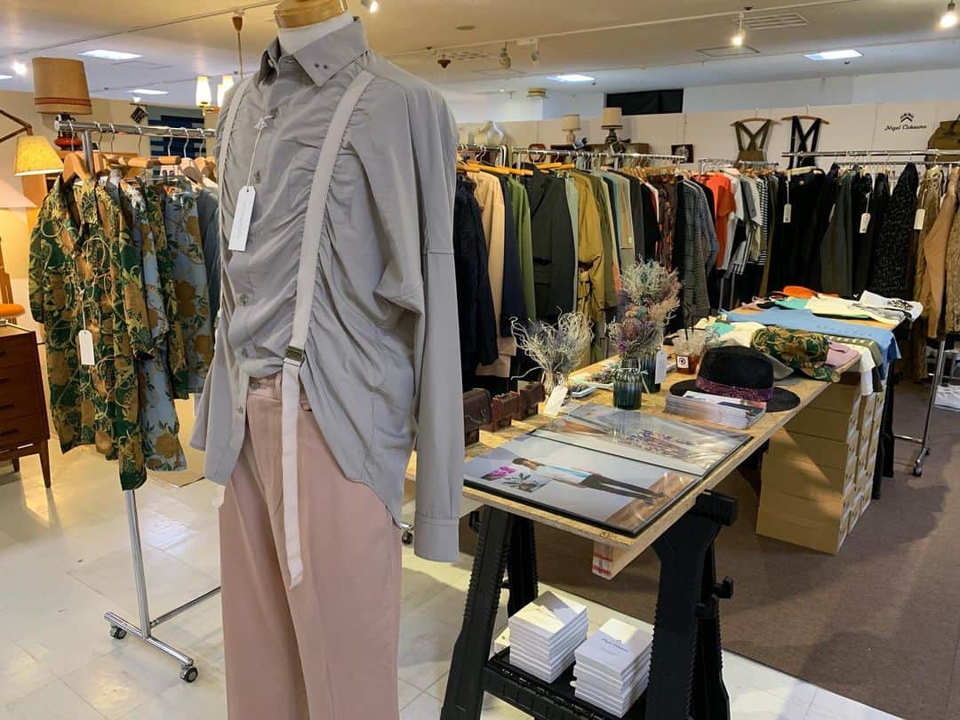 のインスタグラム：「【19AW POP-UP SHOP & 20SS PRE-ORDER at BLANCO OKINAWA】  明日まで沖縄 BLANCO様にてイベントを開催いたします。 お近くの方、是非お越しくださいませ！  DATE : 8/27(tie.) - 9/1(sun.) TIME : 10:00 - 20:30 PLACE : @blanco_uenoya  沖縄県那覇市久茂地1-1-1 デパートリウボウ6F  #meagratia #popupstore #blanco #okinawa」