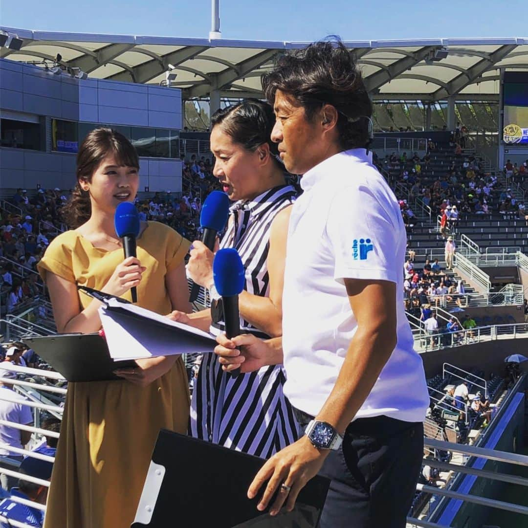 伊達公子さんのインスタグラム写真 - (伊達公子Instagram)「US OPEN 2019大会5日目 FedererがWOWOWスタジオに来てくれました。 いつもスーパーナイスでジェントルマン。そしてトッププレーヤーとしての存在感、言葉の重みを感じさせてくれます。 錦織圭選手は…3回戦敗退… 負けたことは本人が一番悔しい。その上で原因をじっくり見つめ直して今年残りのシーズンへ向けて切り替えてほしい。 #伊達公子 #kimikodate #テニス #テニスプレイヤー #テニスプレーヤー #tennis #tennisplayer #instatennis #instasports #usopen #usopentennis #usopentennis2019 #usopen2019 #全米オープンテニス #全米オープンテニス2019 #ny #nyc #ニューヨーク #wowow #wowowtennis #grandslam #grandslam2019 #3回戦 #day5 #rogerfederer #ロジャーフェデラー #keinishikori #錦織圭」8月31日 12時17分 - kimiko.date