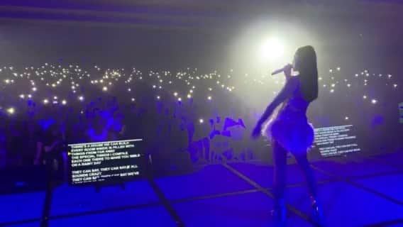 アン・カーティスのインスタグラム：「A sea of lights! MY FAVORITE PART from last night! Maayong buntag! Daghang Salamat Madlang Davaoeños! Nahigugma ko ninyo! From the bottom of my kasing-kasing! Palihug ayo-ayo always! Tonight was a tribute to all the soldiers who have given their heart to serve and protect our people! Sana nag enjoy din po kayo! Till my next visit! Maraming Salamat Davao and Maraming Salamat din sa producers ko for bringing me in to make the Davaoeños happy and a great way to end the kadayawan festival!! #ANNEkulitLiveInDAVAO」