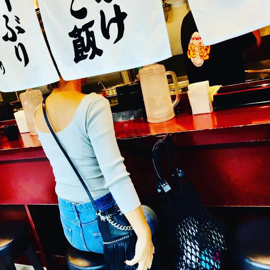 大草直子さんのインスタグラム写真 - (大草直子Instagram)「大阪の @milaowen_official イベント、そろそろ始まります。どうしても温かいものが食べたくて。のれんをかきわけ、朝、うどんを頂きました。次は泊まりで来るから、四次会まで大阪を食べ尽くしたい笑！ @milaowen_official  #夕方終わったらそのまま #帰ります #大阪大好き #帰りの車内は何食べよう #今日お目にかかれる方 #後ほどお会いするのを #楽しみにしています」8月31日 12時19分 - naokookusa