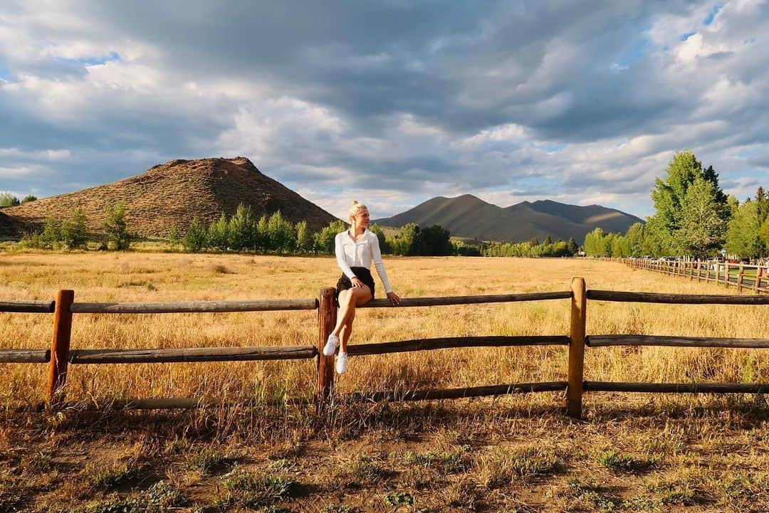 アシュリー・ケインさんのインスタグラム写真 - (アシュリー・ケインInstagram)「Taking in the last few moments of summer 🖤」8月31日 12時20分 - icegirlash