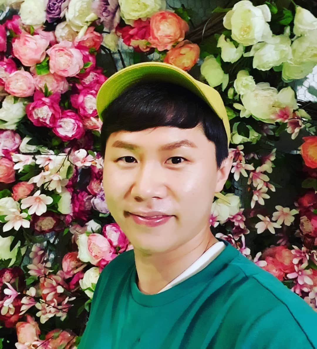 ヤン・セヒョンのインスタグラム：「인생처음으로 음악방송에 출연합니다 좋은기회주신 유세윤형님께 감사드립니다^^ #MBC음악중심♡ #오늘생방때만나요♡ #두근두근♡ #8월31일3시30분♡ #유세윤♡ #음중가는길♡ #설렘설렘♡」