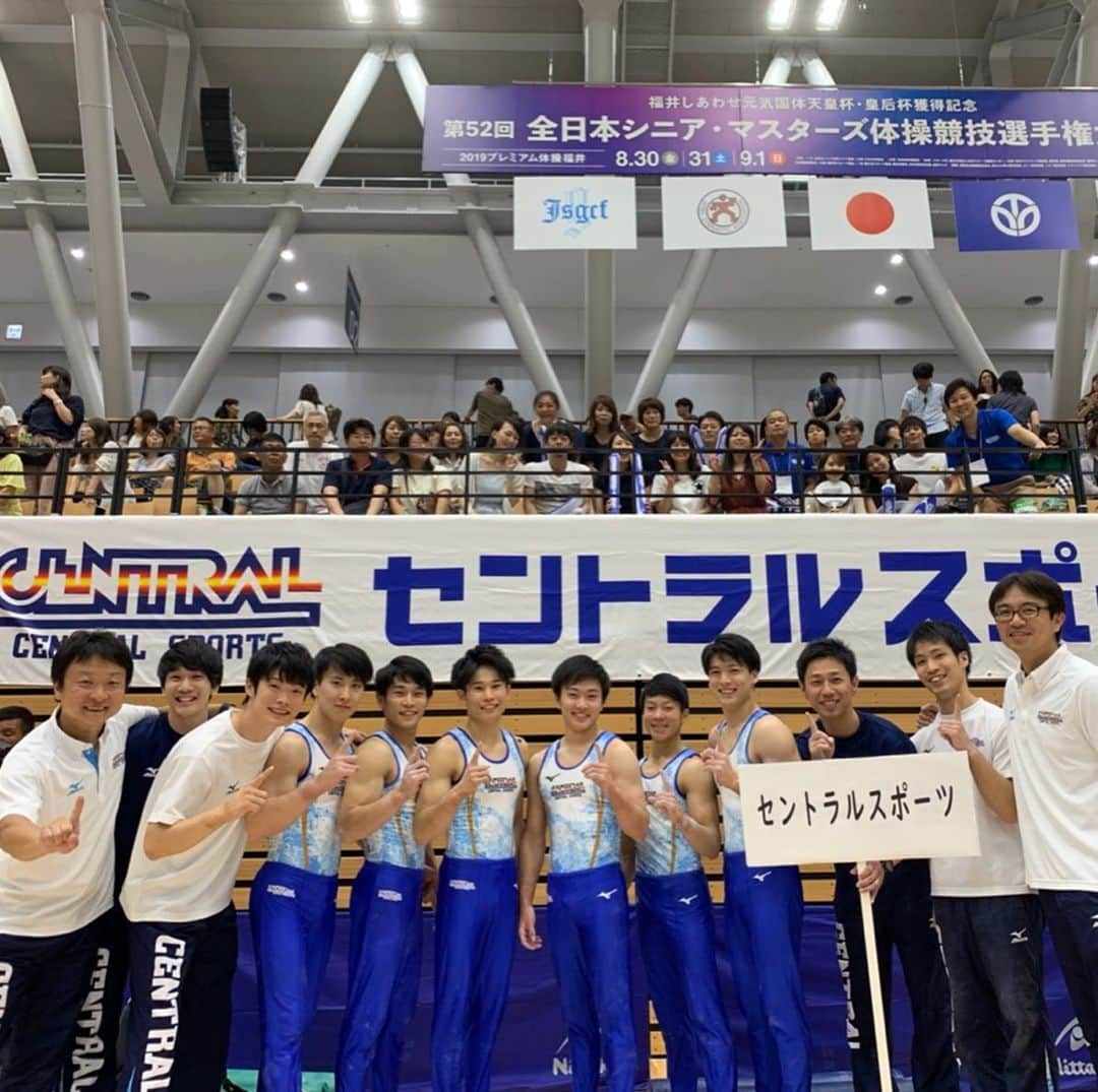 萱和磨のインスタグラム：「全日本シニア選手権セントラルスポーツ団体優勝、個人総合も優勝しました❗️ 応援ありがとうございました📣  次は世界体操🇩🇪に向けて頑張ります🇯🇵 #セントラルスポーツ #ぶち上げは終わらない #目指せぶち上げの向こう側」