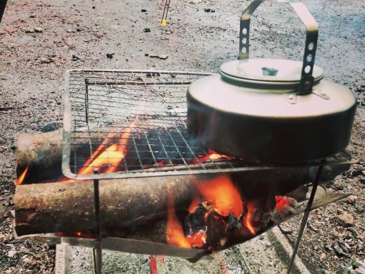 三浦貴大のインスタグラム：「_ 湯を沸かす朝  #ひとりキャンプで食って寝る」