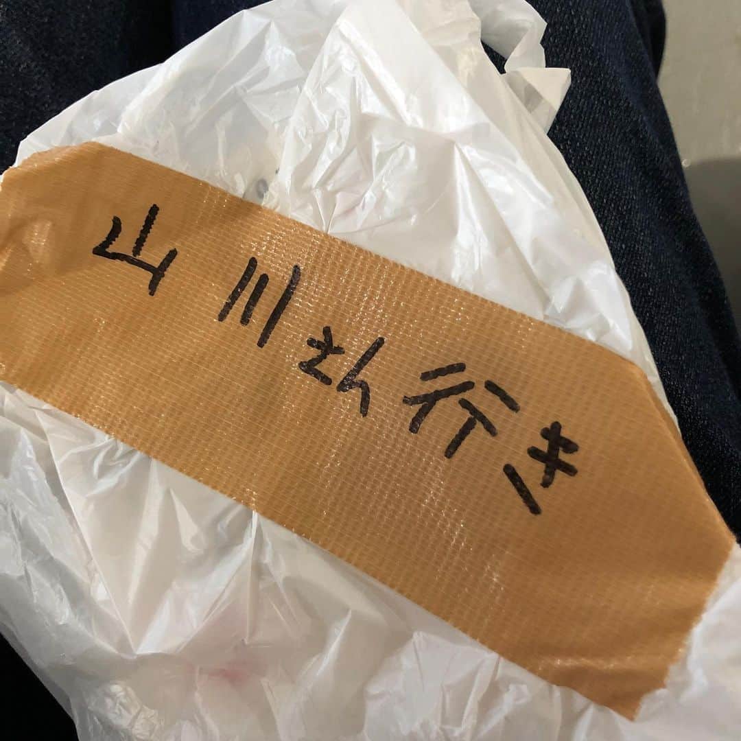 山川のりをのインスタグラム：「こんにちは。皆さんお騒がせしました。稚内の居酒屋丸ちゃんから弦が届きました。皆さんの親切、ありがとうございます。」