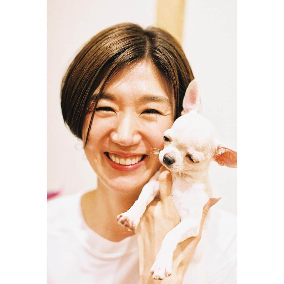 Aya（高本彩）さんのインスタグラム写真 - (Aya（高本彩）Instagram)「栗原恵さんとの撮影🐶 ずーーーーっと恵さんのかっこいい姿を見ていたのでお会いできて感動。。 @exile_magazine  #photobyaya #ldhjapan #栗原恵 さん #わんちゃん大好き  #小学生の頃バレーボール部だったって事言えなかった😭 #背が低くていつもトス係 #サーブは相手コートに届いたことがなかった」8月31日 14時03分 - aya_dream04