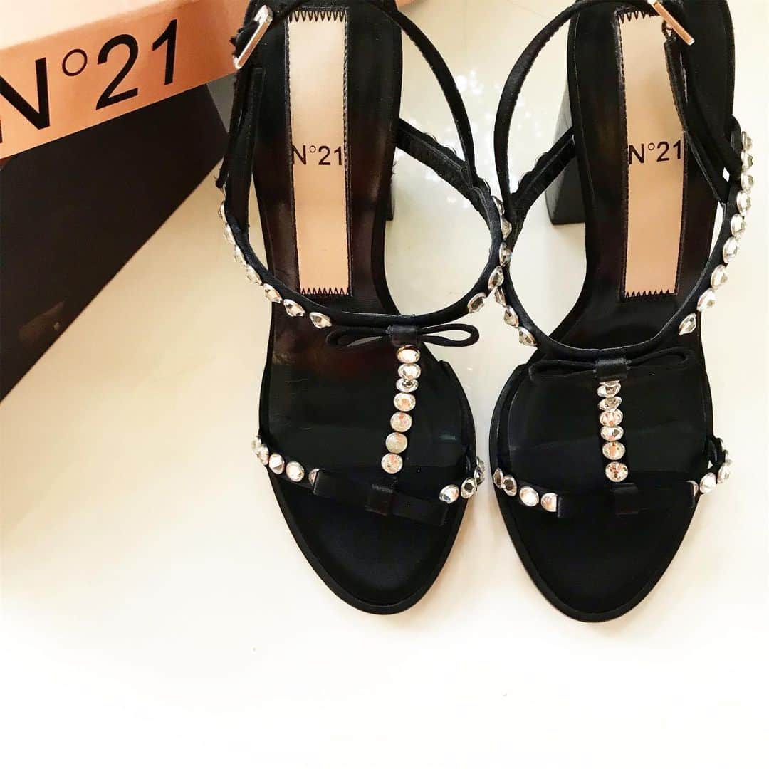 増山敬子さんのインスタグラム写真 - (増山敬子Instagram)「どうして、靴がこんなに欲しくなるのでしょう💍 @numeroventuno  ヒールは安定的で歩きやすくなくちゃね！」8月31日 14時20分 - keikomasuyama