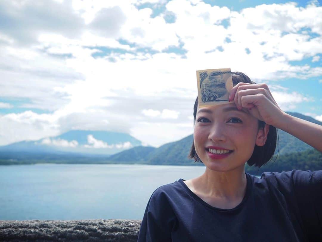 西田あいさんのインスタグラム写真 - (西田あいInstagram)「1000円札に載ってる富士山viewが、こちらでございま〜す💁‍♀️ ・ #富士山 #雲かかっちゃってるけど #mtfuji #1000yenfuji  #ニシアイチャンネル #絶賛ロケ中」8月31日 14時15分 - nishidaai