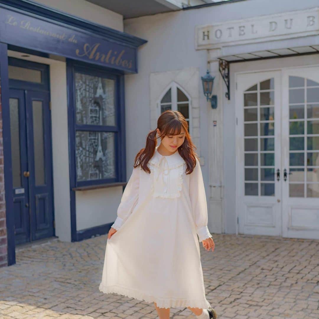 河村友歌のインスタグラム：「白ワンピース💐 #撮影データ #撮影 #白ワンピ #ツインテール #ポートレート #portrait #photo #twintail」