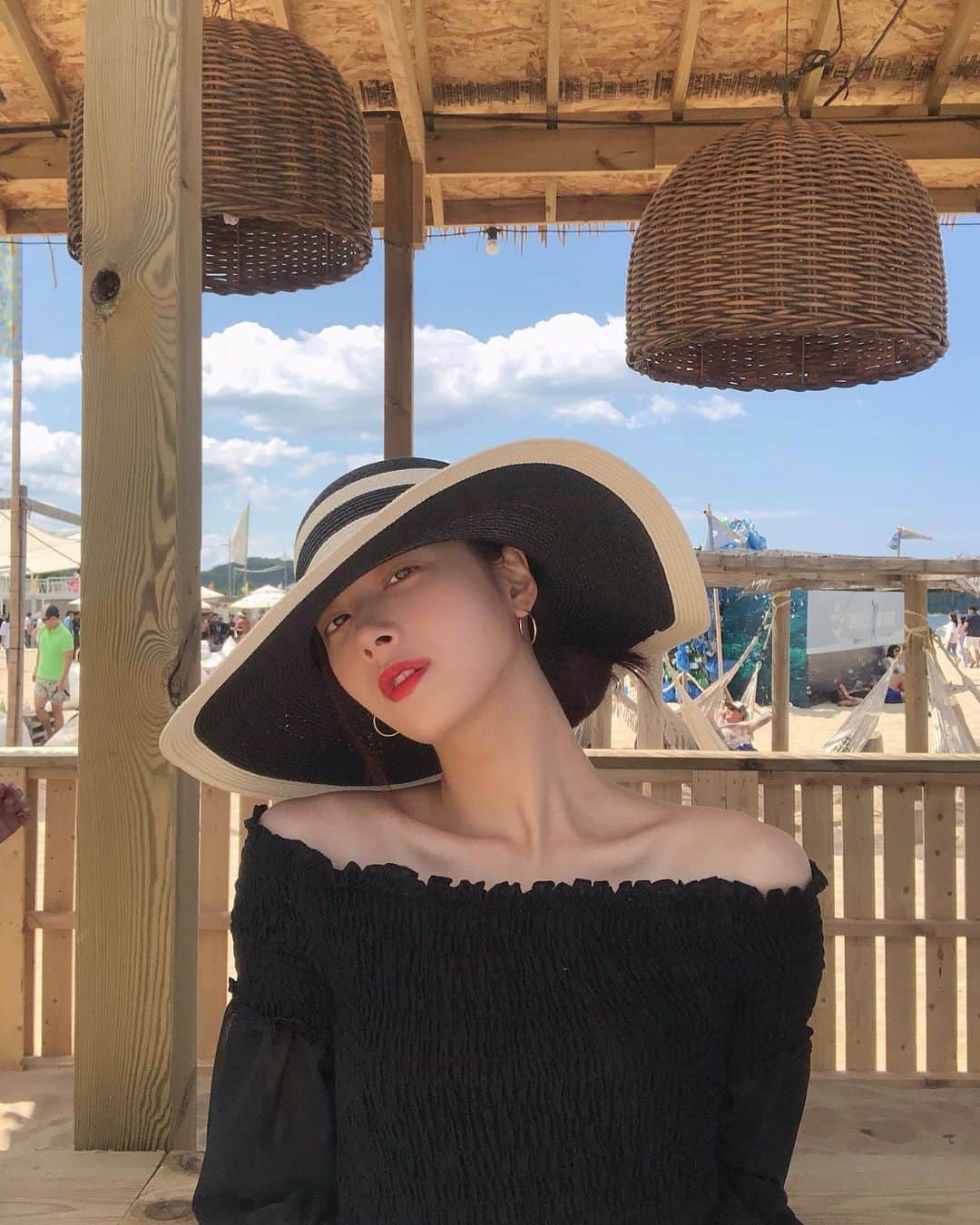 ミナ さんのインスタグラム写真 - (ミナ Instagram)「☁️🌴🏄‍♀️🌊👒 늦여름 - 날씨가 딱이다🌿」8月31日 14時44分 - blossomh_