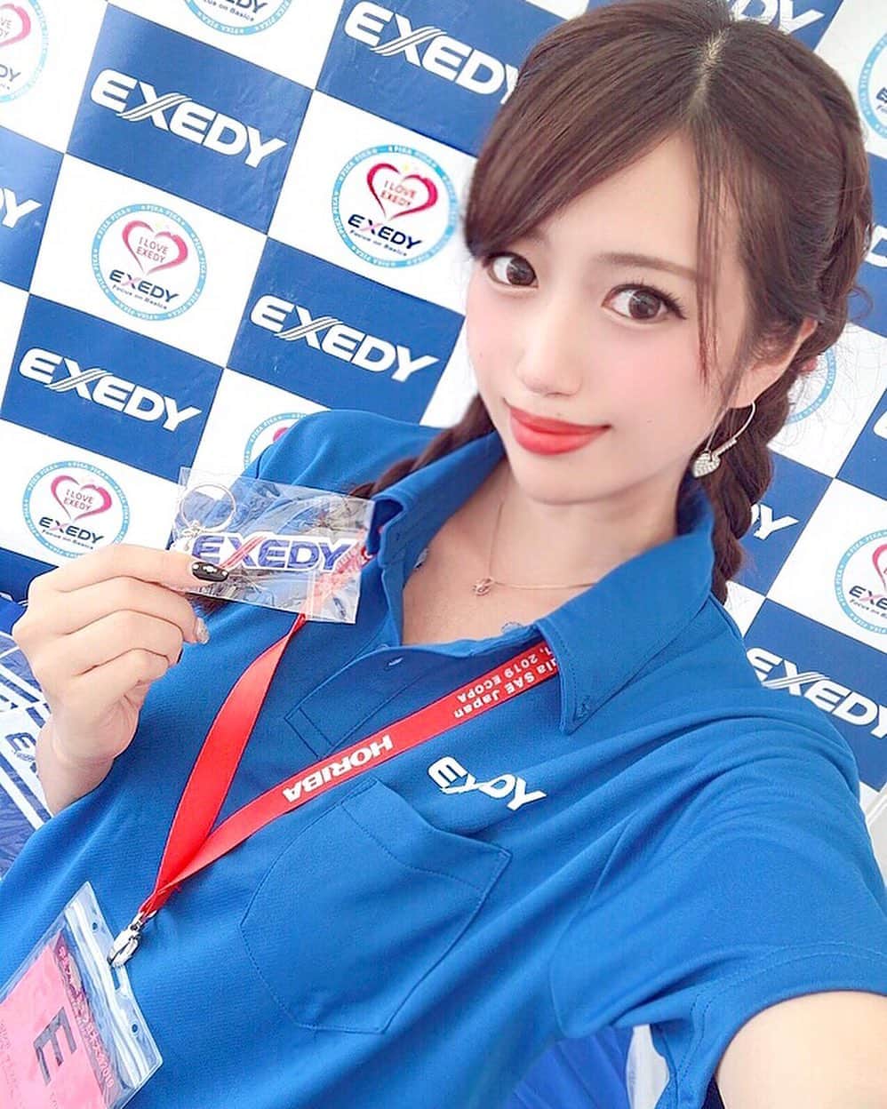 のインスタグラム：「学生フォーミュラ🏎 ・ コースがすごく複雑な中での 30分耐久なんだけど、 一生懸命つくった車両を完走させた学生さんたちが 喜んでる姿を見るとすごく感動した😭✨ ・ EXEDYブースではクラッチの展示や抽選会、 そして三浦愛 選手も駆けつけてくださいました😍 ・ 一緒に写真撮ってくれた学生さんも たくさんいて嬉しかったー💋💋 ・ #学生フォーミュラ #大学 #専門学校 #学生 #レース #耐久レース #フォーミュラ #フォーミュラカー #EXEDY #抽選 #抽選会 #グッズ #プレゼント #レースクイーン」