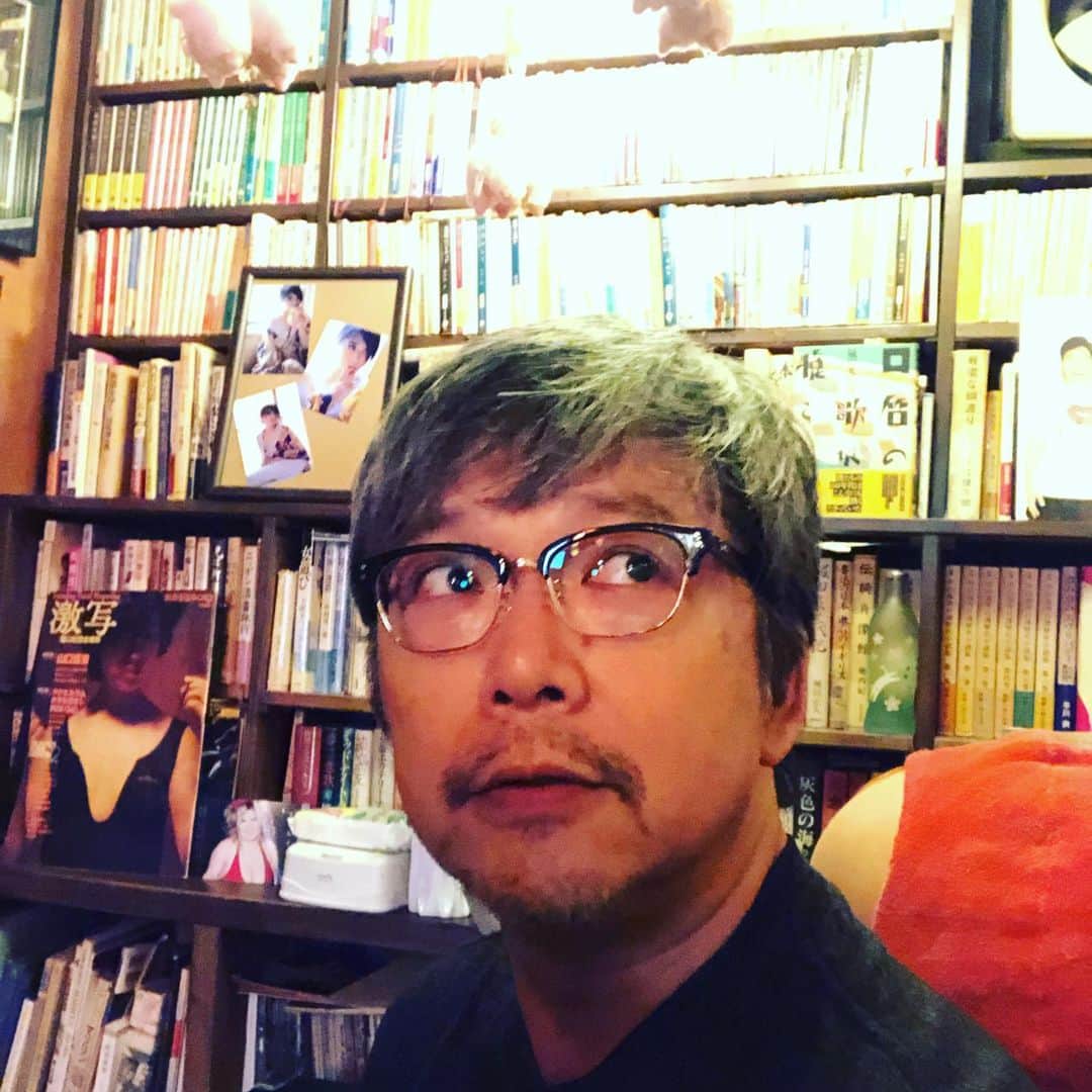 三上市朗のインスタグラム：「さて、好評いただいている読み合わせカフェ「ひるぱか」ですが明日の日曜日で最終日としようと思ってます！ま、私の仕事上の都合もありまして2週間と言ってましたが今日と明日で一旦終了しようと思ってます！迷ってる方は是非！ #読み合わせカフェ #ひるぱか」