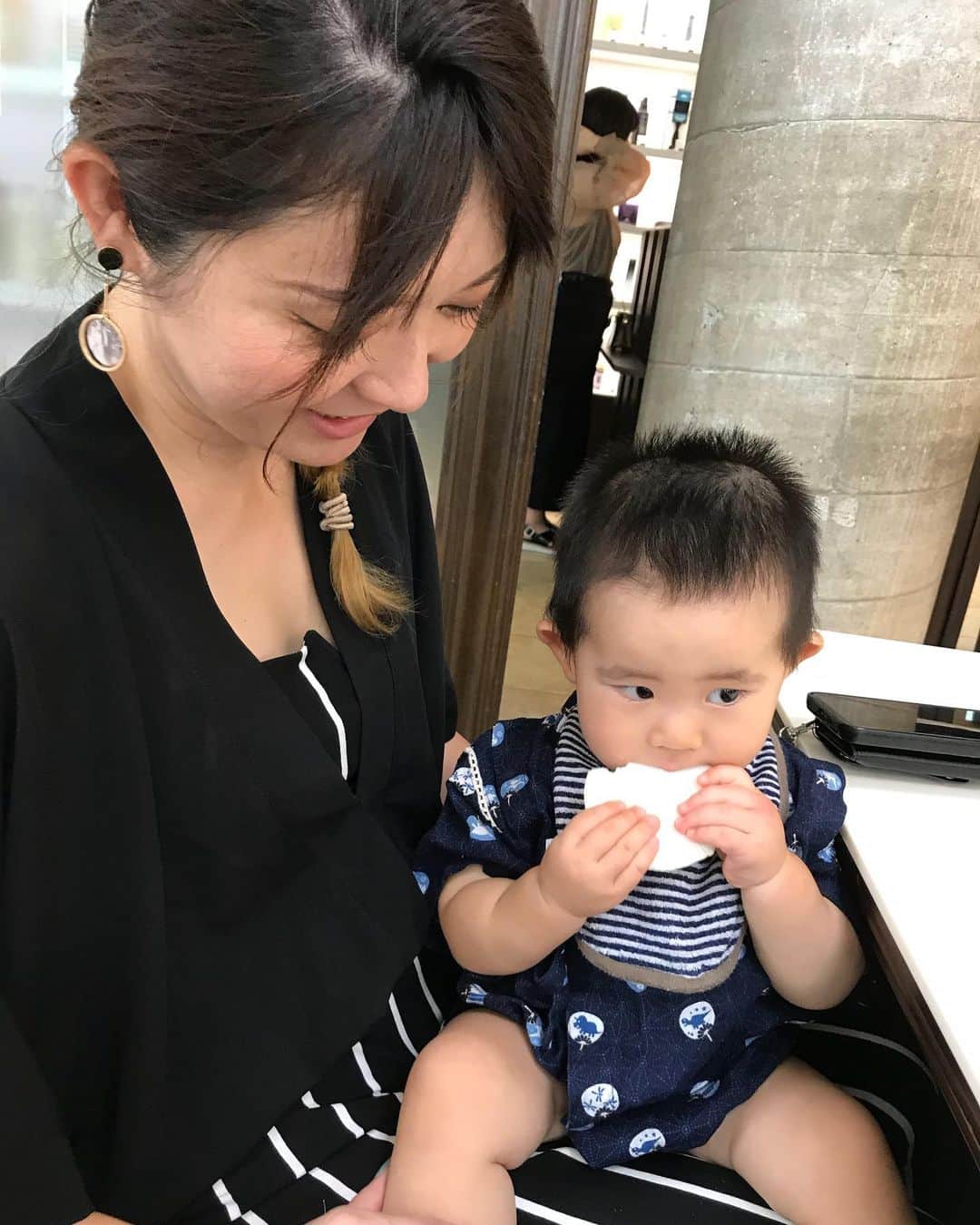 高橋みゆきのインスタグラム：「色ちゃん&あーちゃん❣️シッターしてくれました👶💕お外でたくさん遊んでくれてありがとう🙏 #シッター #心ノ祐 #汗だくなって遊びました #ありがとう #表参道」