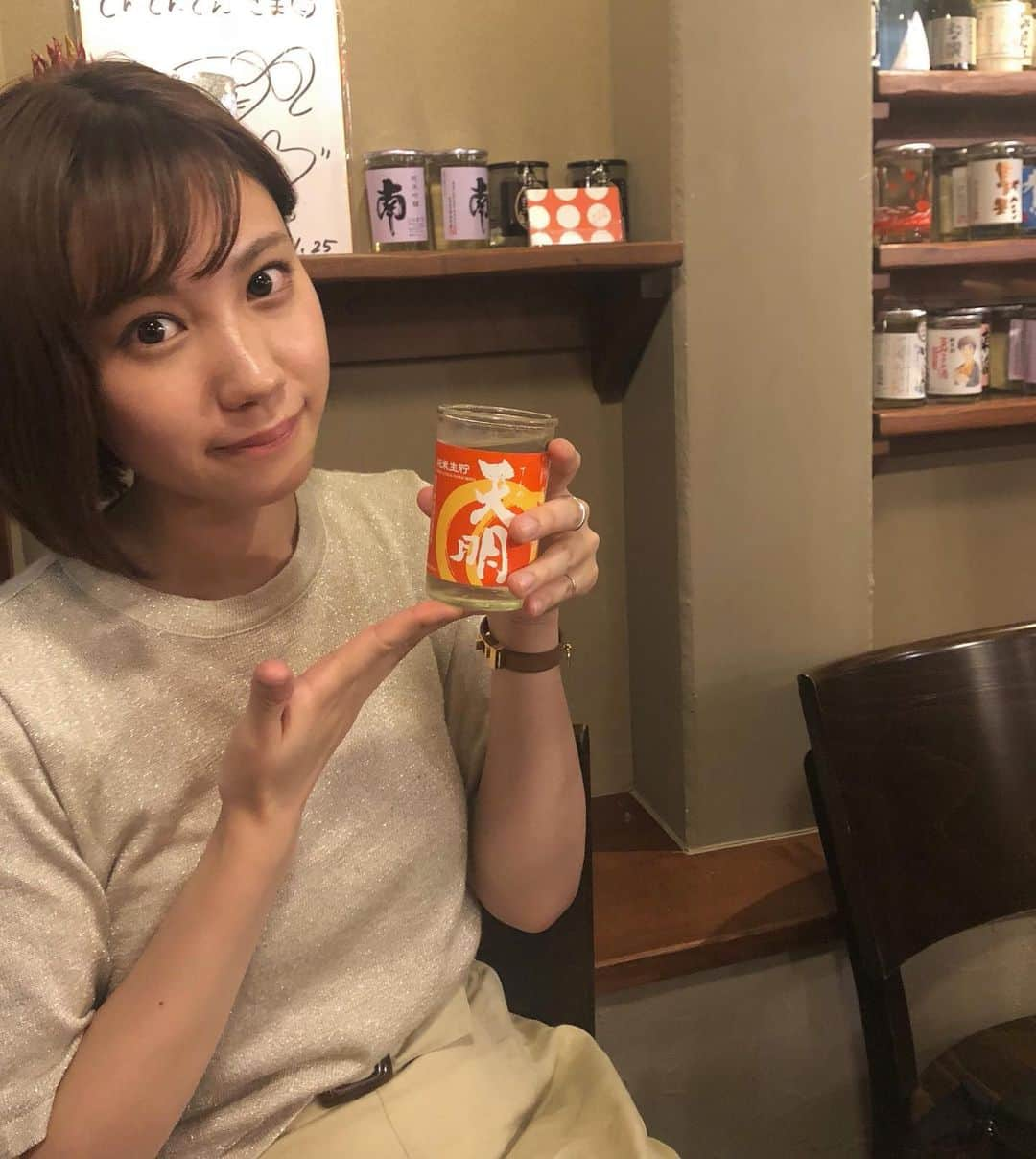 高野祐衣さんのインスタグラム写真 - (高野祐衣Instagram)「『一杯だけ！』なんて﻿ もう二度と言いません🙅‍♀️🙅‍♀️🙅‍♀️ ﻿ ﻿ ﻿ 他のものんでみたい！！！﻿ って必ずなります。（笑）﻿ 美味しいから仕方ないよね〜🤦‍♀️ ﻿ ﻿ ﻿ ﻿ 「来福」は﻿ 愛山って酒米を使ってるんだけど、﻿ 愛山らしいあまーいお米の香り。﻿ 口当たりなめらか、﻿ 優しい舌触りで甘くておいし〜♡ ﻿ ﻿ ﻿ 「天明」は、﻿ フルーティーなのください！の﻿ 私のオーダーでお店の方が﻿ 出してくれたお酒！﻿ 白ワインみたいか甘酸っぱい香り、﻿ 味も甘酸っぱいんだけど﻿ 舌に残る渋味が大人なかんじ✨﻿ まだお酒が残ってるうちに﻿ 塩辛で〆る！これがたまらんのです。﻿ ﻿ ﻿ ﻿ ﻿ ﻿ カップ酒、﻿ しっかりハマっております。﻿ イベントのゆいぽんしゅで﻿ カップ酒出してもおもしろいかも🤔﻿ ﻿ ﻿ ﻿ ﻿ ﻿ #日本酒 #日本酒女子﻿ #カップ酒 ﻿ #来福 #天明 #愛山﻿ #ゆいぽんしゅ」8月31日 15時23分 - yuipooon12_06