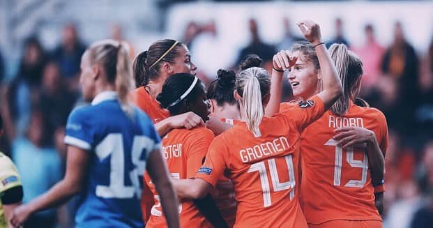 ジャッキー・グローネンのインスタグラム：「First +3🦁  Going back home!  @oranjeleeuwinnen」