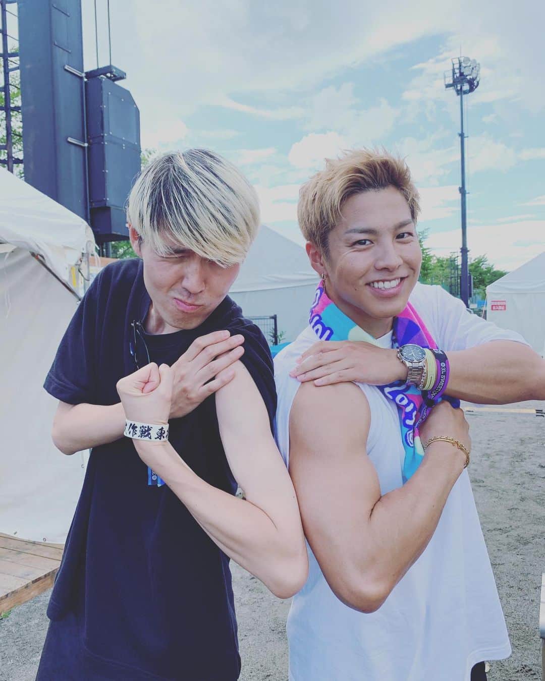 のインスタグラム：「四年ぶりのスウィートラブシャワー！！！ 朝からたくさんのDISCOピーポー達よありがとう！！！ ラブシャはフェスを超えた家みたいな感じだから、また家に帰ってくる！！！ 写真は公開トークショーで仲良くなってサプリメント北浦和に加入なったTHE RAMPAGE form EXILE TRIBEのRIKU君と！  #SLS2019 #thetelephones #THERAMPAGE」