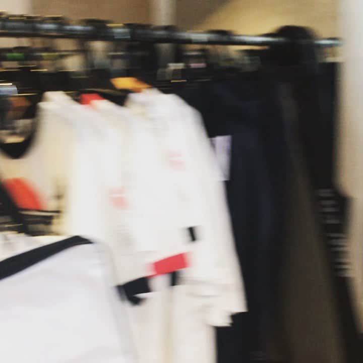 宇野薫のインスタグラム：「18時までです。 お待ちしています！！ JACK IN THE BOX DISTRIBUTION DEPOT DATE: 2019.8.31(sat) 12:00〜18:00 ー 名古屋のセレクトショップJACK IN THE BOXの2階にて フリーマーケット「THE SESSION NGO v.2」開催！ ー 日時：2019年8月31日（土）　12〜18時 会場：JACK IN THE BOX DISTRIBUTION DEPOT ー 出品者  石川涼(#FR2) 宇野薫(UCS) 尾花大輔(N.HOOLYWOOD) 河村康輔 NOBUKAZU KISHI 今野直隆(MAGIC STICK) 田口悟(CHALLENGER) POGGY MASAH(SEASONING) 溝口基樹(mo'design inc.) 渡邊敦男(PRODISM) ....and more. ー JACK IN THE BOX DISTRIBUTION DEPOT 〒460-0011 愛知県名古屋市中区大須3-1-65 TEL: 052-265-9517 @jackinthebox_jbv」