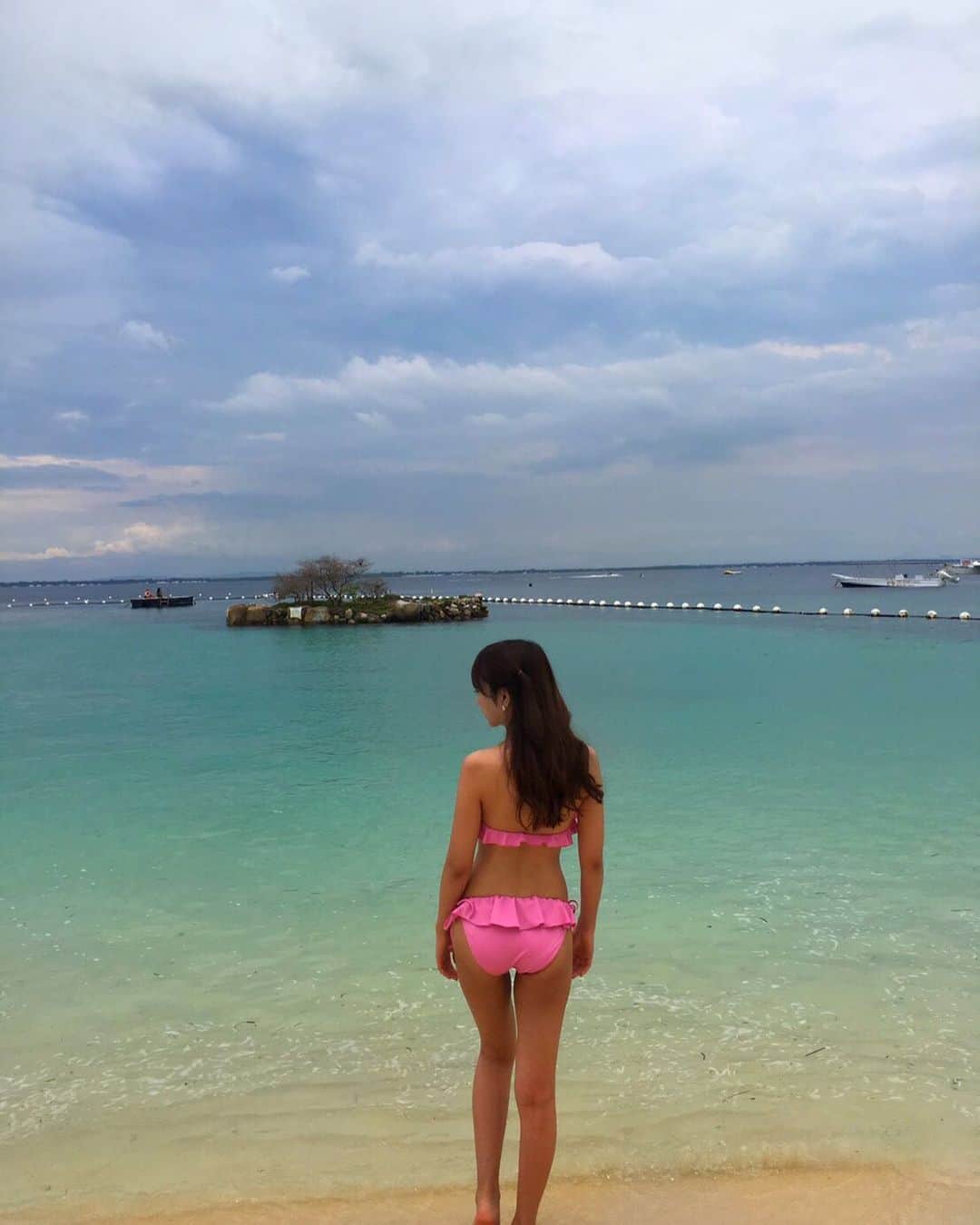 森あやこのインスタグラム：「. . めちゃくちゃ焼けた~🌞🌴 . . #travel#sea#instagram  #instagood#instafashion #bikini#bikiniseason」