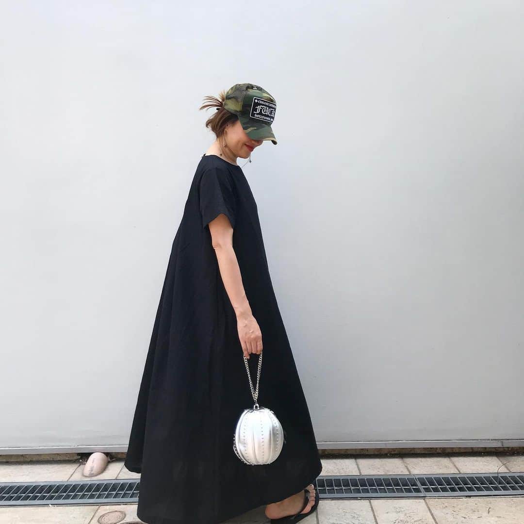 のインスタグラム：「ひっさ〜りぶりにblogにお洋服のクレジットを書いたよ😆✨✨ ちなみにこのワンピースは4000円しなかったやつ！驚きの#フレアワンピース  今年はロングワンピばっかりだったけどこれ 安くて本当に#ワンマイルコーデ でもよくきたな〜😊❤️ #プチプラ だけど、#高見え が好きです❤️」