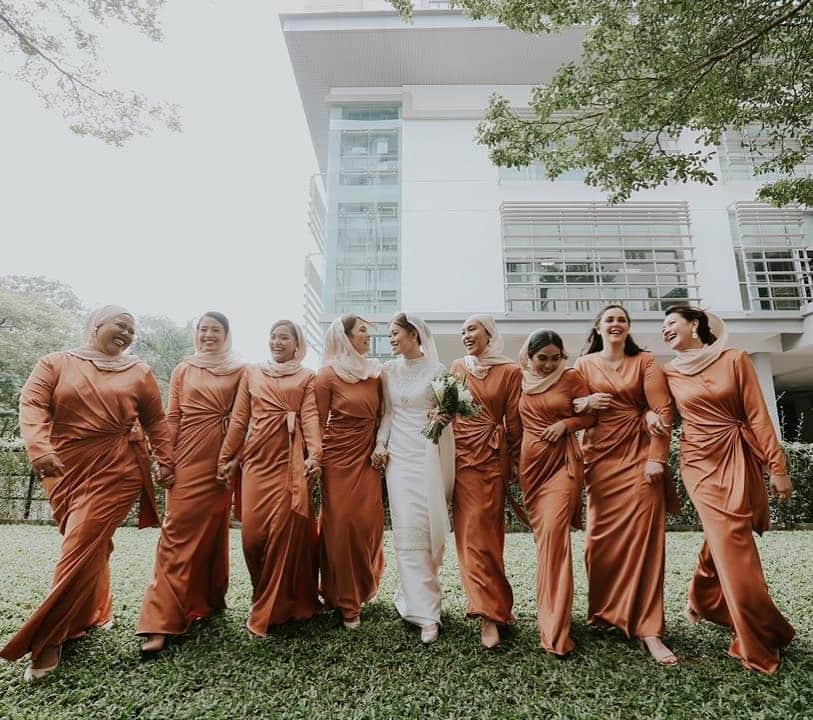 ALDO shoesさんのインスタグラム写真 - (ALDO shoesInstagram)「Bride squad. Congratulations to the lovely @yayazahir on her big day. Shop our wedding wear collection in bio. #AldoMalaysia #AldoGlobeTrotter  #WeddingSeason」8月31日 21時18分 - aldo_shoes