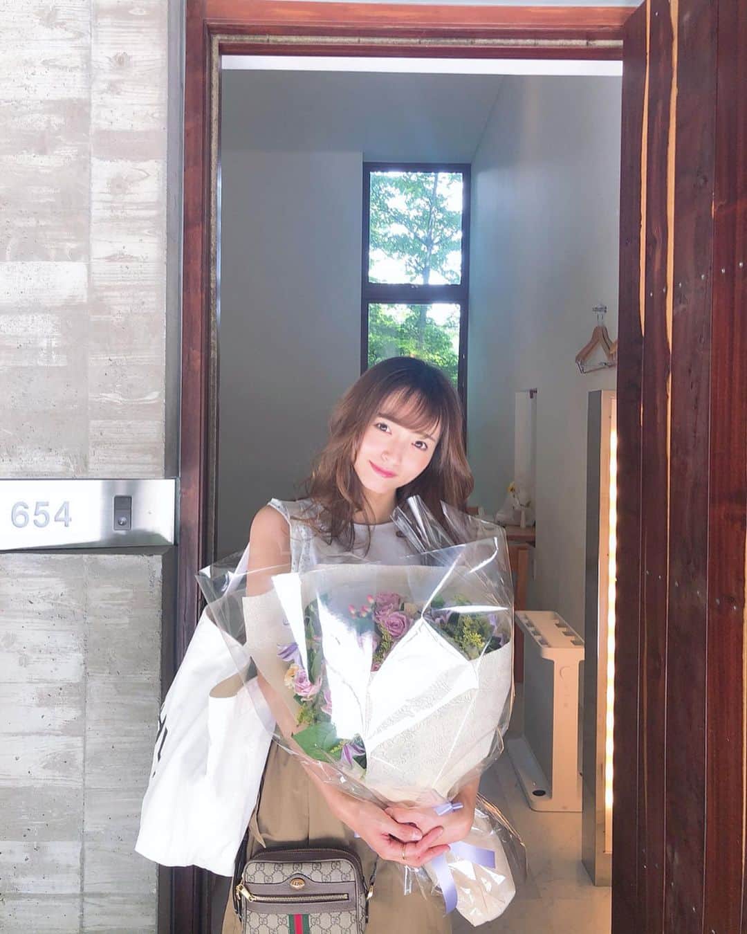 三田寺円のインスタグラム：「28歳になりました🥰 28歳もがんばるぞ😘👍 みなさまこれからもどうぞ よろしくお願いいたします🎁🌹 . #誕生日 #28歳 #仕事も遊びも #充実させるぞ 😚💗」