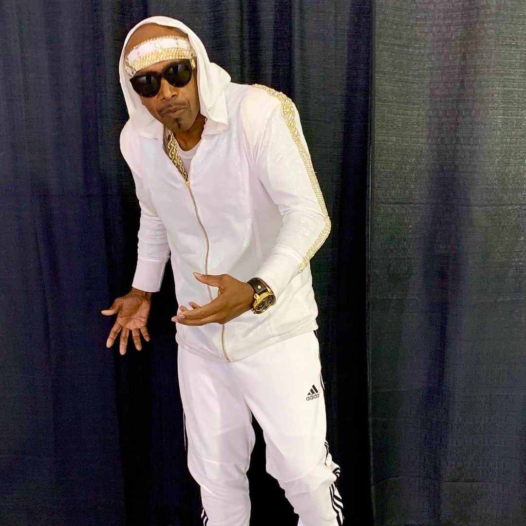 MCハマーのインスタグラム：「#2 Thank You #Vancouver Love ❤️ It was a Beautiful Moment ☝🏿King Bobby Brown was Amazing We both RESPECT the Stage.👑 @kingbobbybrown 👊🏾👑💯」