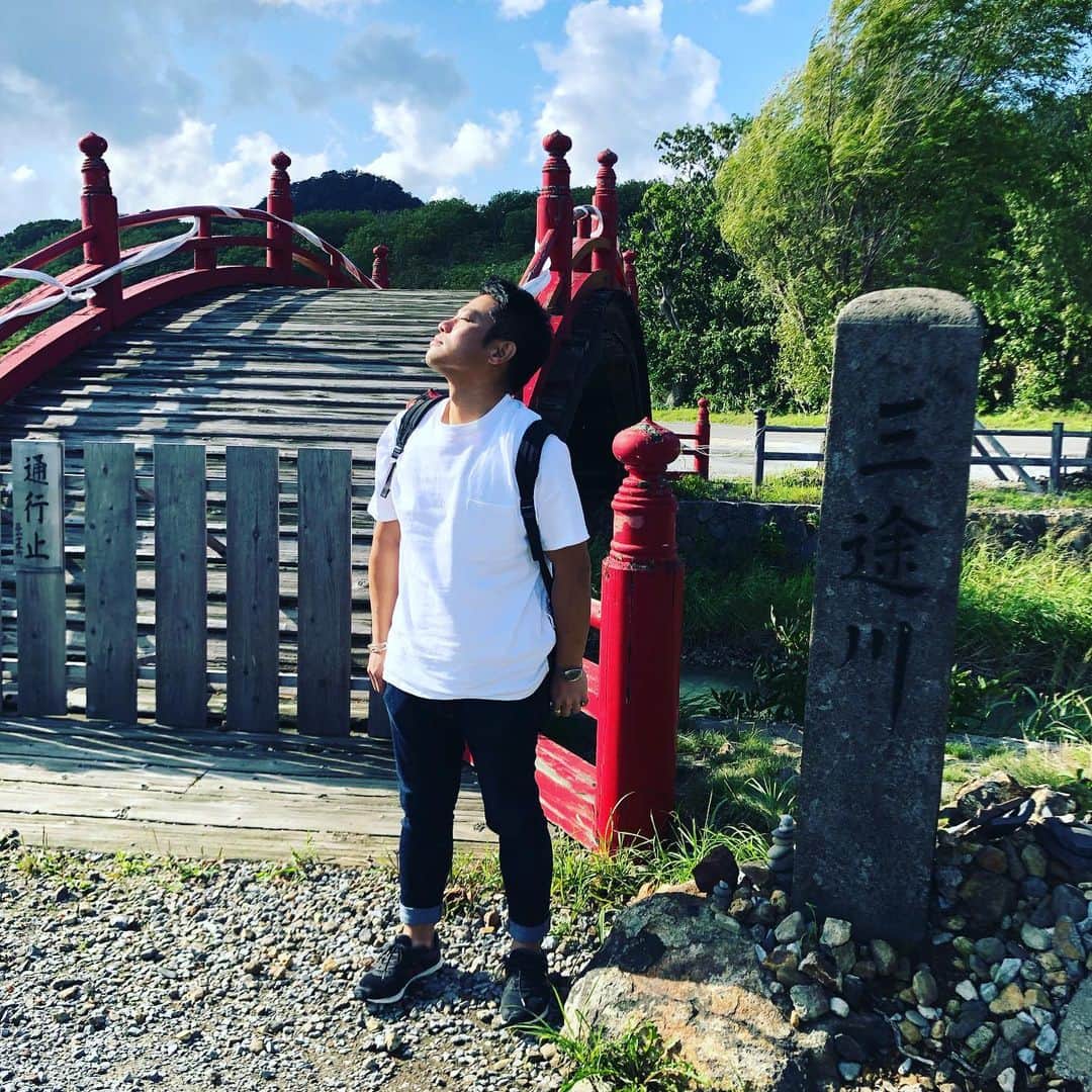 栗原心平さんのインスタグラム写真 - (栗原心平Instagram)「一昨日から青森で旅館の女将さんたちと一緒にお仕事させていただいております。移動の合間に霊場恐山へ。もちろん厳かな雰囲気なのですが、宇曽利湖の美しさに心を奪われました… #栗原心平 #shimpeikurihara #霊場恐山 #恐山」8月31日 16時12分 - shimpei_kurihara