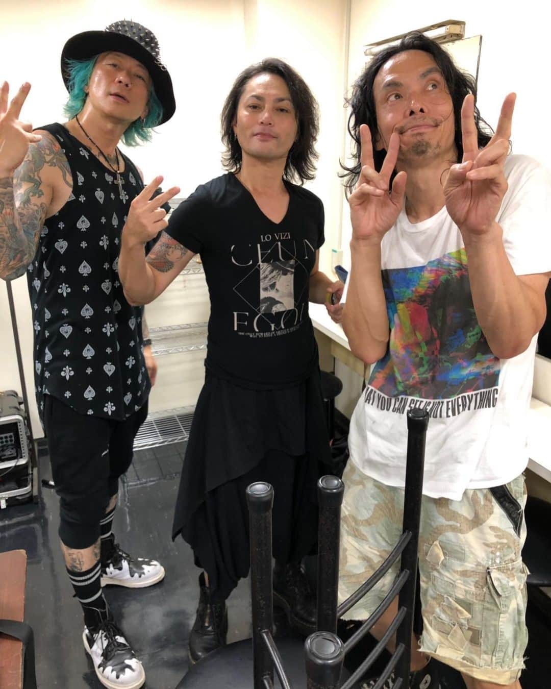 Ju-kenのインスタグラム：「セッションバンド、”EiJuKen”横浜でプレイさせていただきました、が、、 Warwickの音が出ないという、非常にヤバイ状況に、、、💦 そんな時、出番が１つ前だったバンドのタケルくんが、竿貸してくれて🙏  Thanxxx maxxx @bass_takeru  そして、暑くて後半脱いでしまったけど、カッコいいフーディと共にコーデしてくれた @bambridge_smackengineer にもThanxxx maxxx too!!! #EiJuKen → Ei(ji)Ju(-ken)Kenta  #sessionband #freestyle」