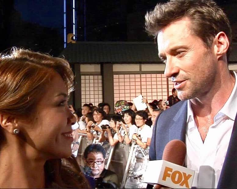 坂倉アコさんのインスタグラム写真 - (坂倉アコInstagram)「Throw back Saturday because it is exactly 6 years ago today☺️﻿ Wolverine Japan Premiere!!﻿ With one of my favorite actors, Hugh Jackman....❤️﻿ Such a gentleman, always very sincere, super friendly!! ﻿ ﻿ ちょうど6年前の今日ということでthrowback🙌﻿ ﻿ いつもとってもフレンドリーでジェントルマンなヒュー・ジャックマンと、クールで素敵な真田広之さんとウルヴァリンのジャパンプレミアにて✨﻿ ﻿ #wolverine #hughjackman #great #actor #love #japanpremiere #redcarpet #work #foxjapan #goodtimes #fun #xmen」8月31日 16時14分 - akosakakura