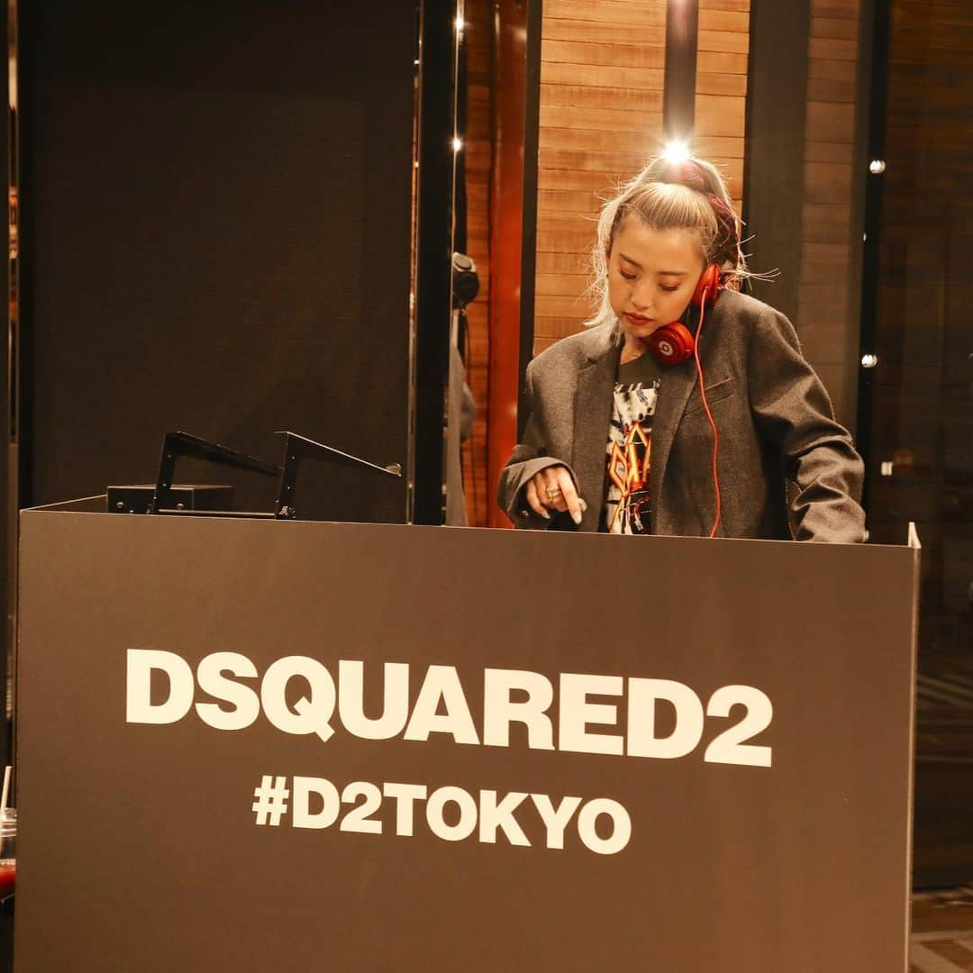 植野有砂さんのインスタグラム写真 - (植野有砂Instagram)「Thank you for having me @dsquared2 Ginza 🎧❤️wearing @dsquared2 head to toe 💓昨晩は銀座ディースクエアードでDJしました❣️🐛全身ディースクエアードの服😊 #d2tokyo」8月31日 16時11分 - alisaueno